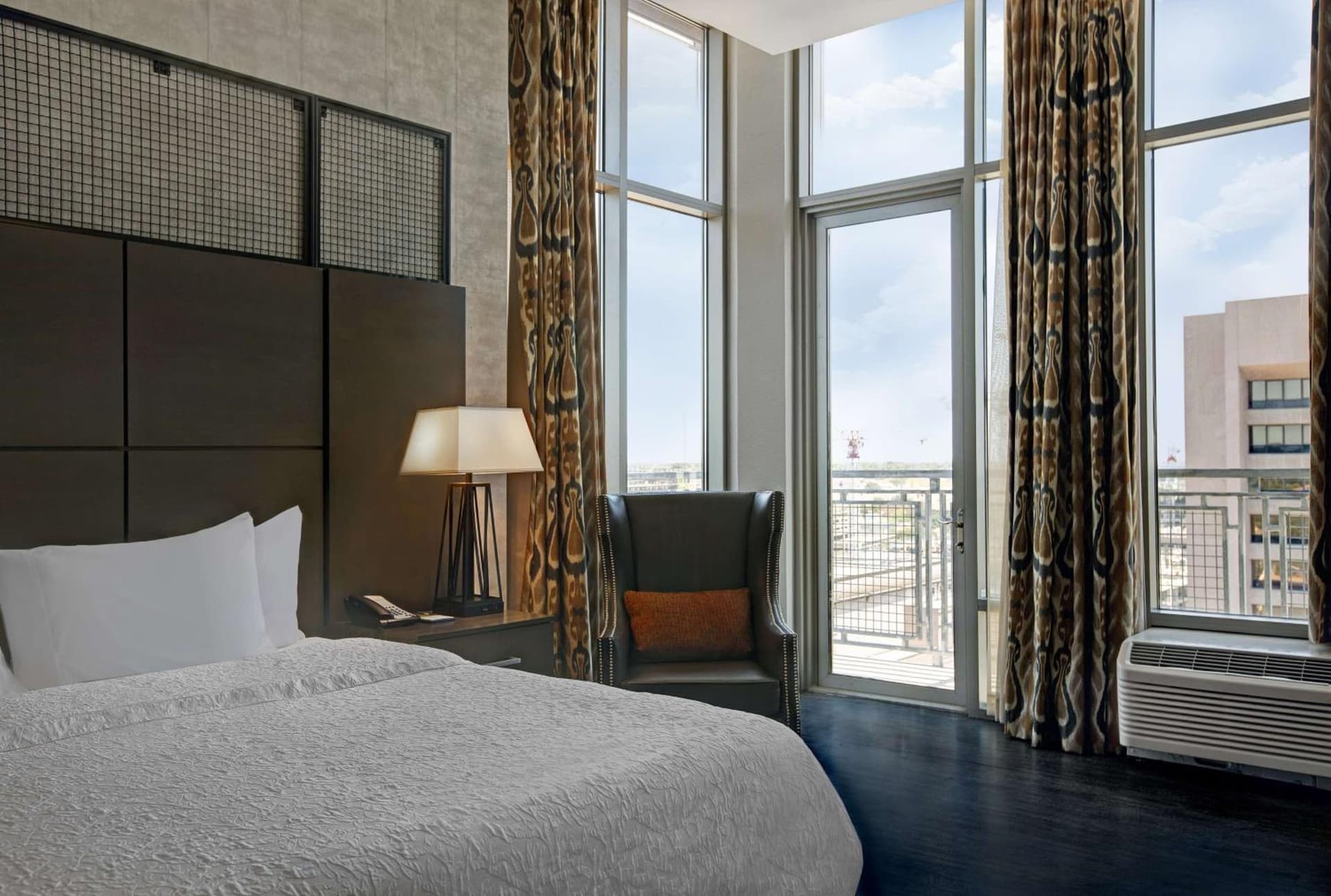 Hampton Inn and Suites Austin University Capitol gallery photo in Austin, TX — image 52