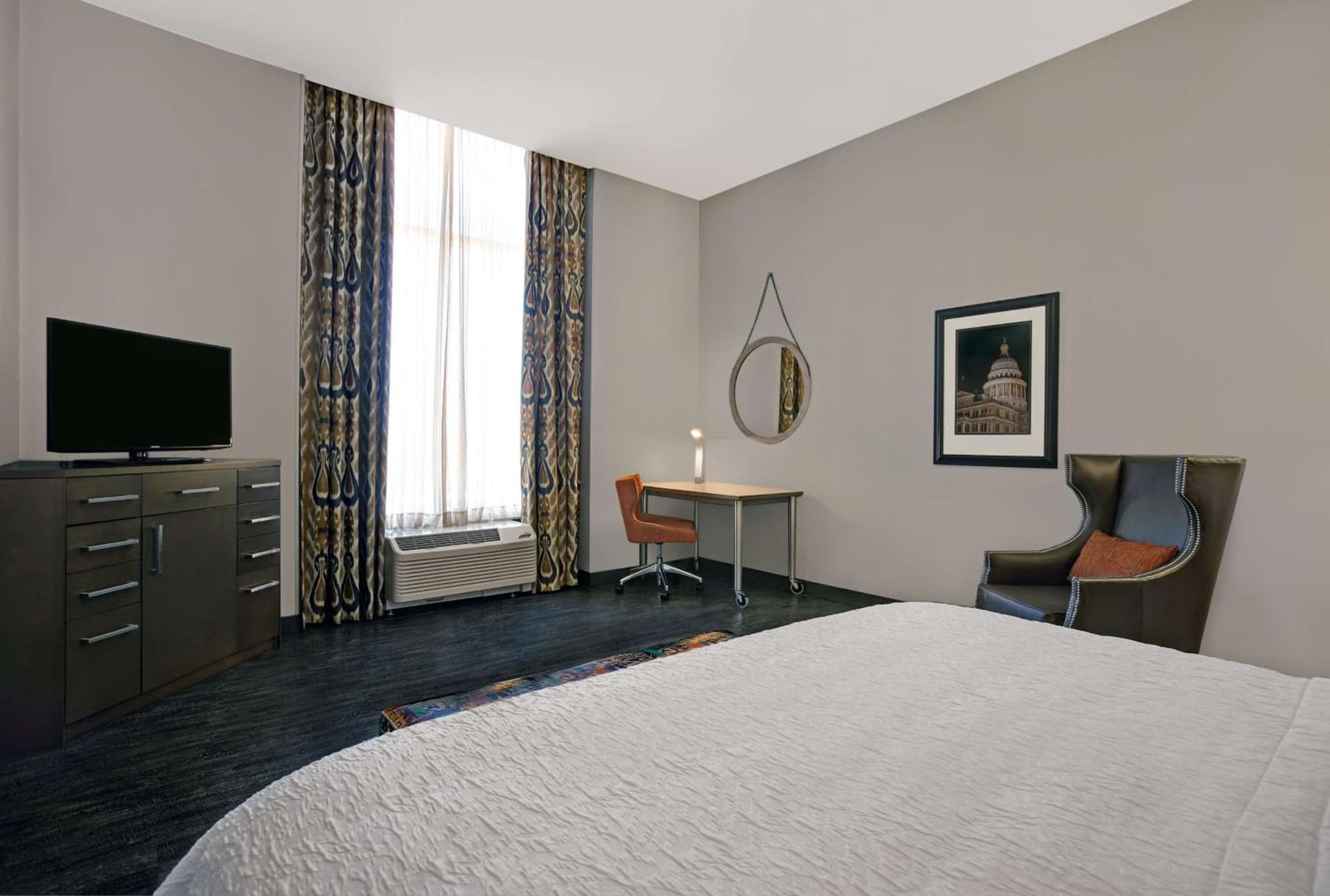 Hampton Inn and Suites Austin University Capitol gallery photo in Austin, TX — image 7
