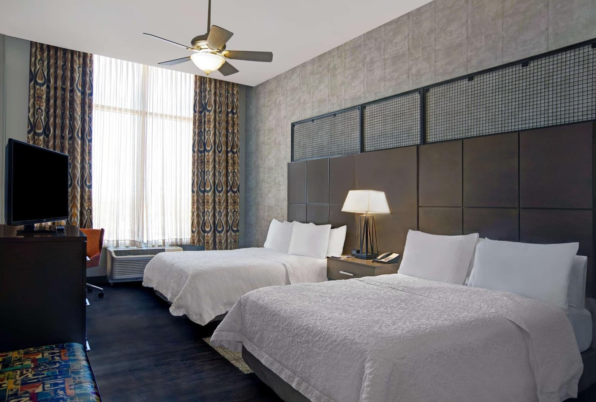 Hampton Inn and Suites Austin University Capitol gallery photo in Austin, TX — image 38