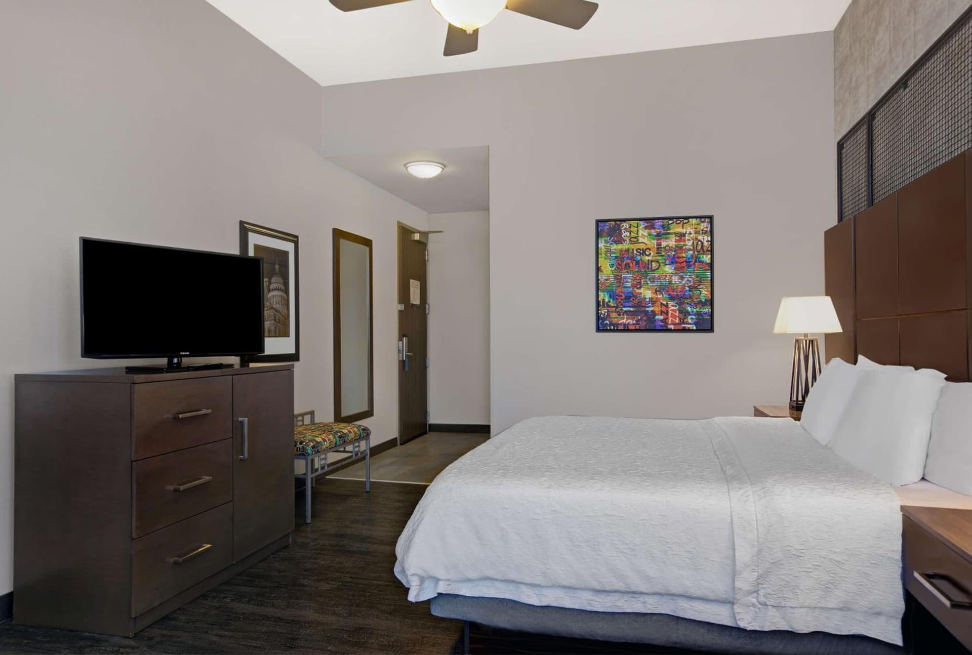 Hampton Inn and Suites Austin University Capitol gallery photo in Austin, TX — image 28