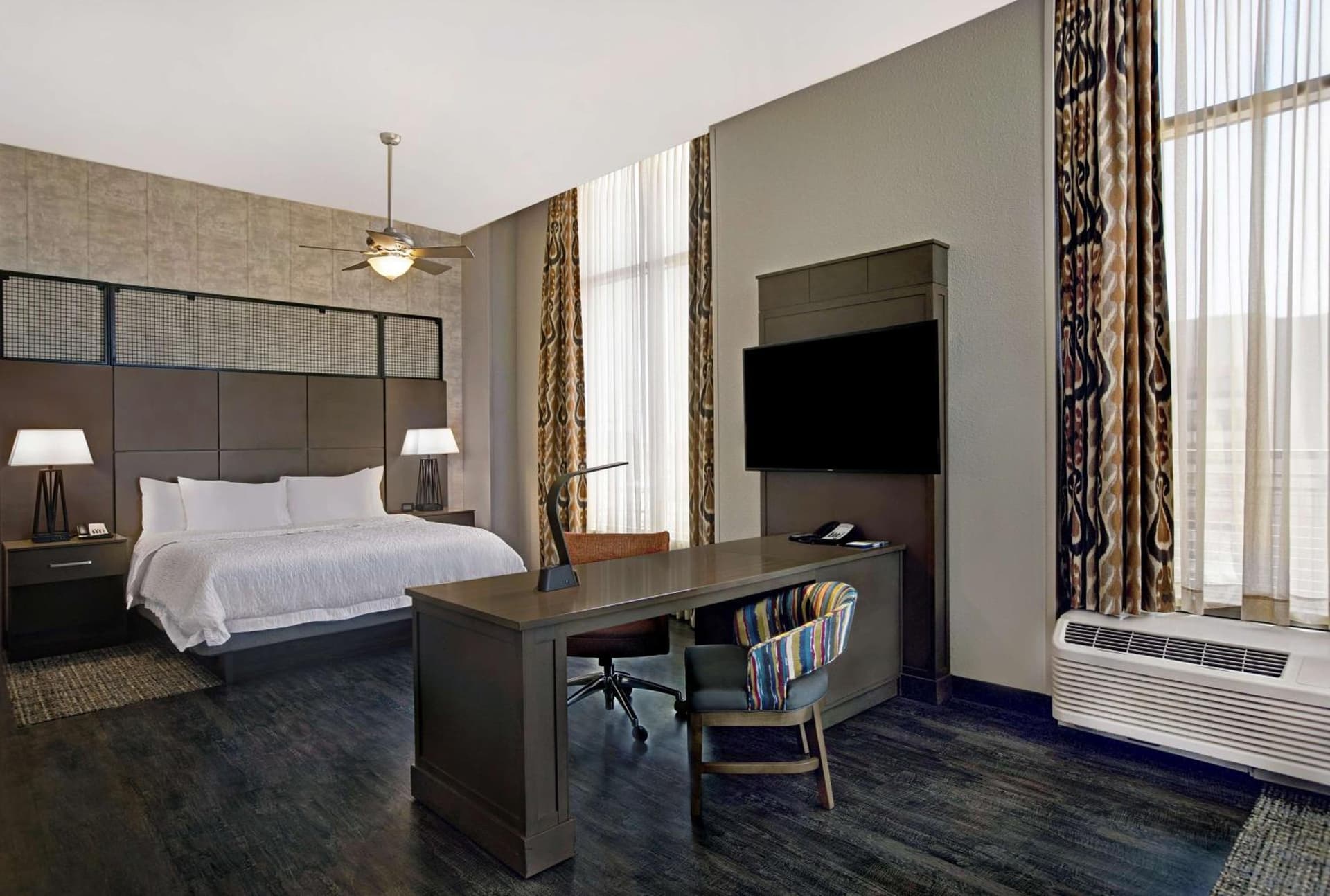 Hampton Inn and Suites Austin University Capitol gallery photo in Austin, TX — image 19