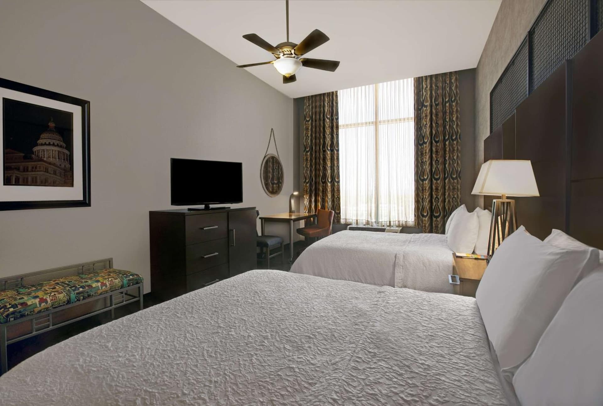 Hampton Inn and Suites Austin University Capitol gallery photo in Austin, TX — image 21