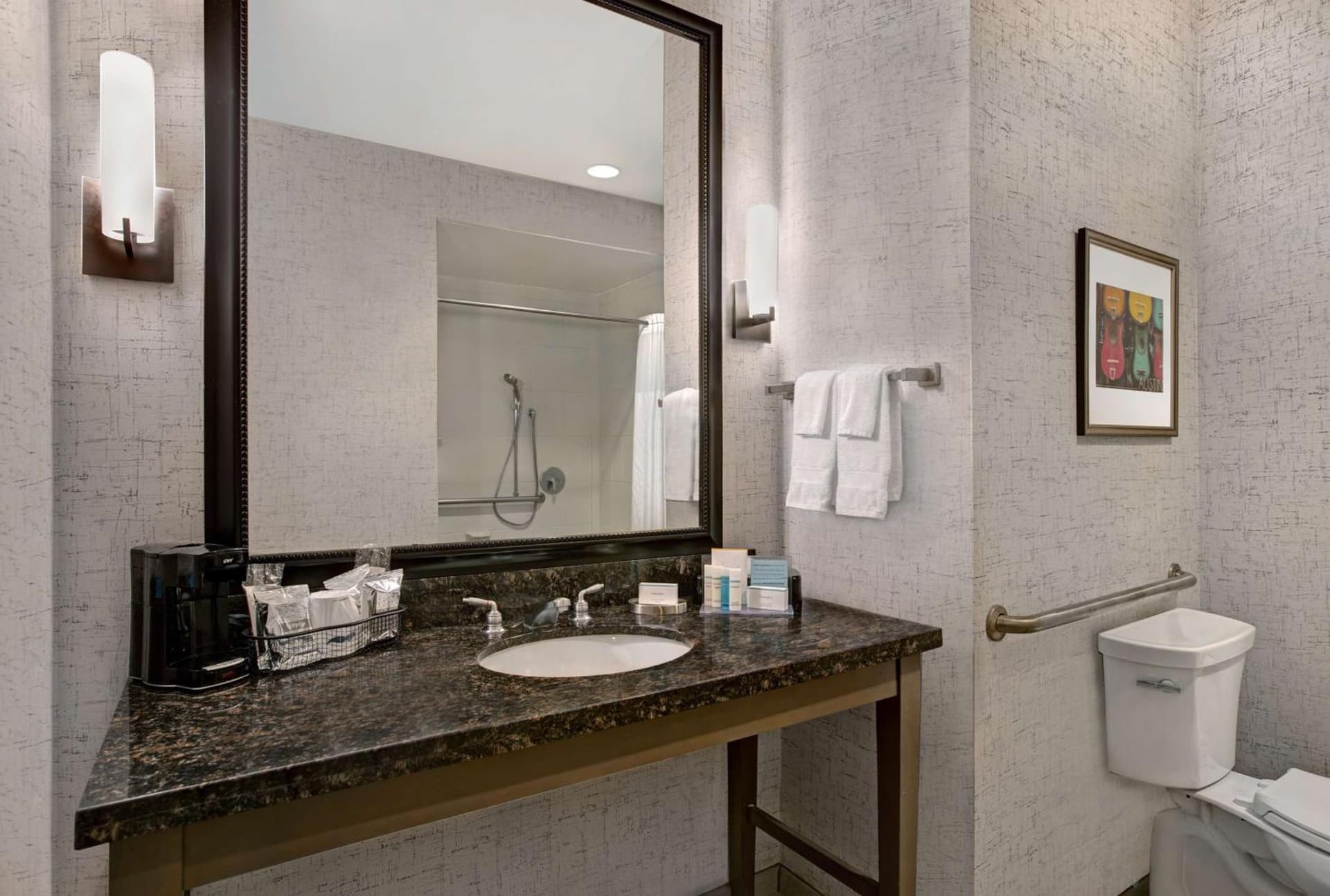 Hampton Inn and Suites Austin University Capitol gallery photo in Austin, TX — image 44