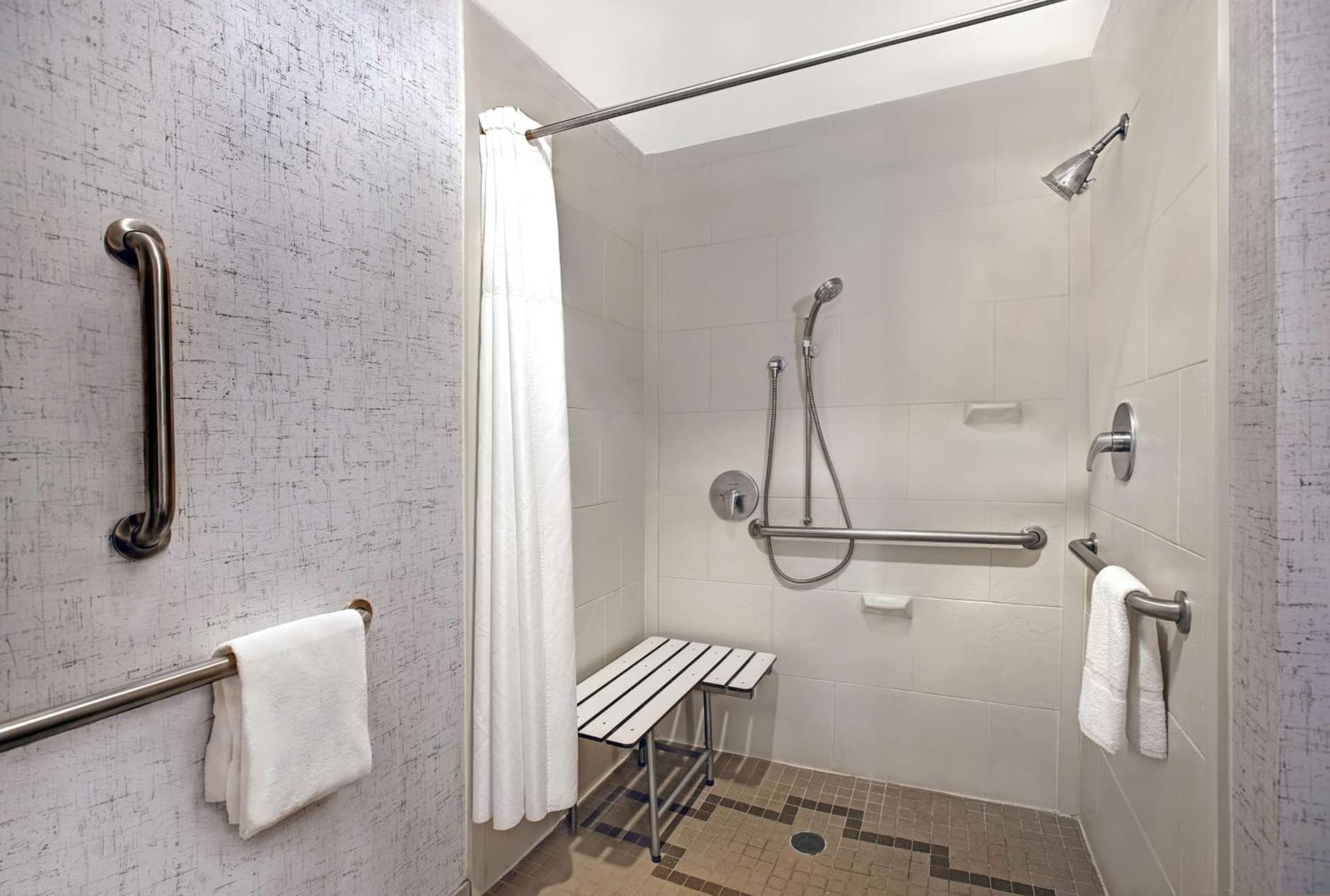 Hampton Inn and Suites Austin University Capitol gallery photo in Austin, TX — image 37