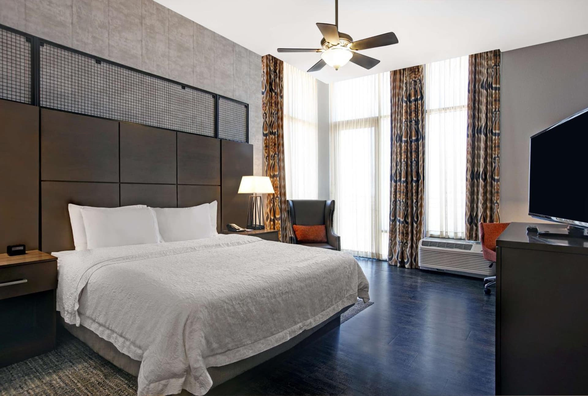 Hampton Inn and Suites Austin University Capitol gallery photo in Austin, TX — image 25
