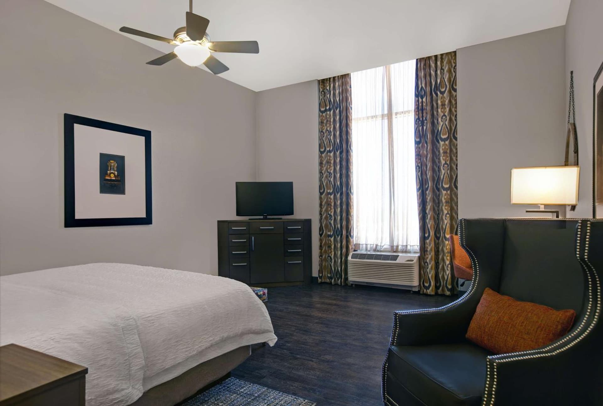 Hampton Inn and Suites Austin University Capitol property views in Austin, TX — gallery photo 3