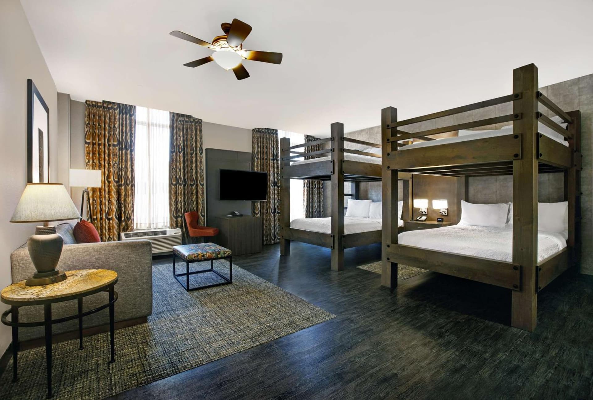 Hampton Inn and Suites Austin University Capitol gallery photo in Austin, TX — image 23