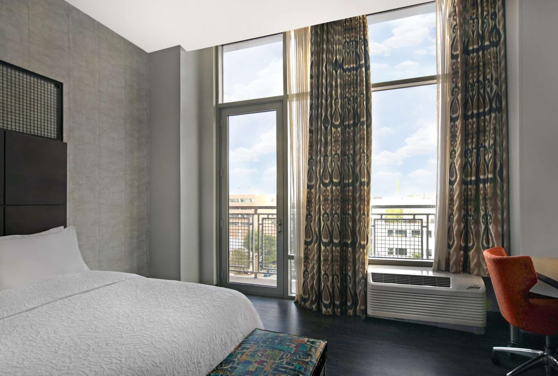 Hampton Inn and Suites Austin University Capitol gallery photo in Austin, TX — image 9