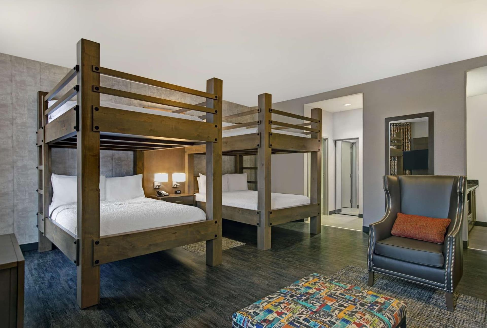 Hampton Inn and Suites Austin University Capitol gallery photo in Austin, TX — image 17