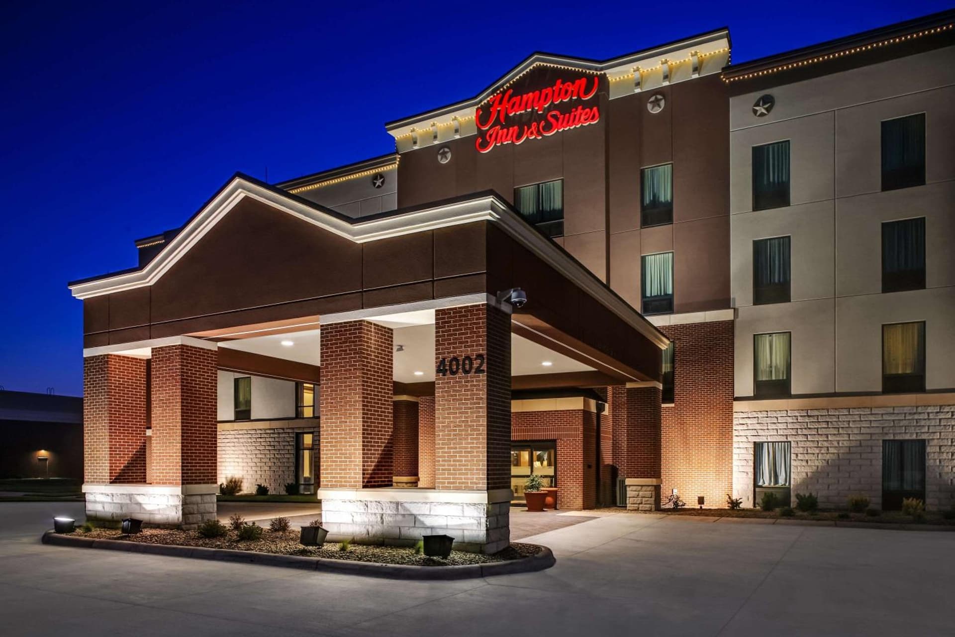 Hampton Inn & Suites by Hilton Dodge City Boot Hill Casino interior in Dodge City, KS — gallery photo 2