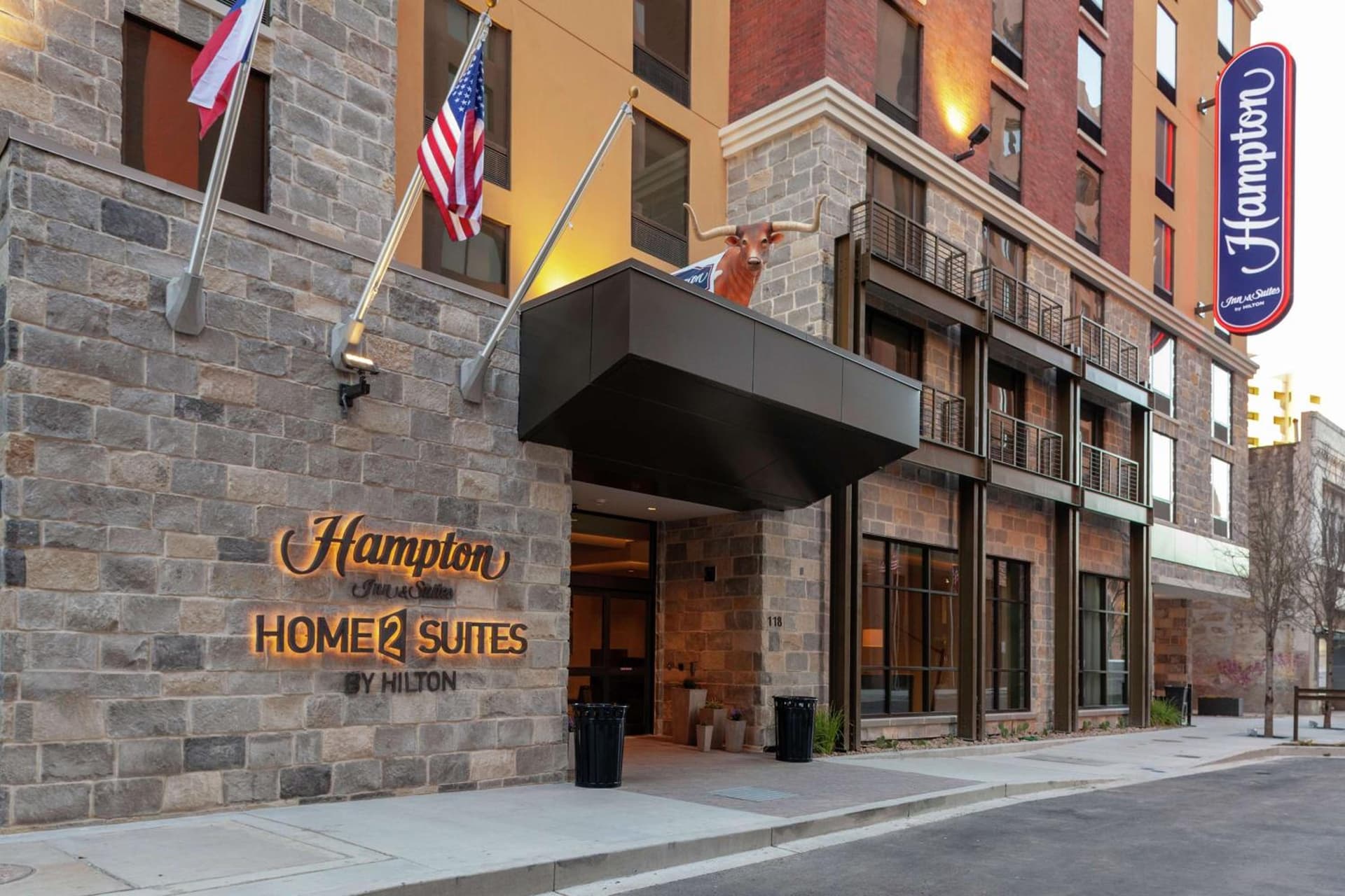 Hampton Inn & Suites on the San Antonio Riverwalk interior in San Antonio, TX — gallery photo 2
