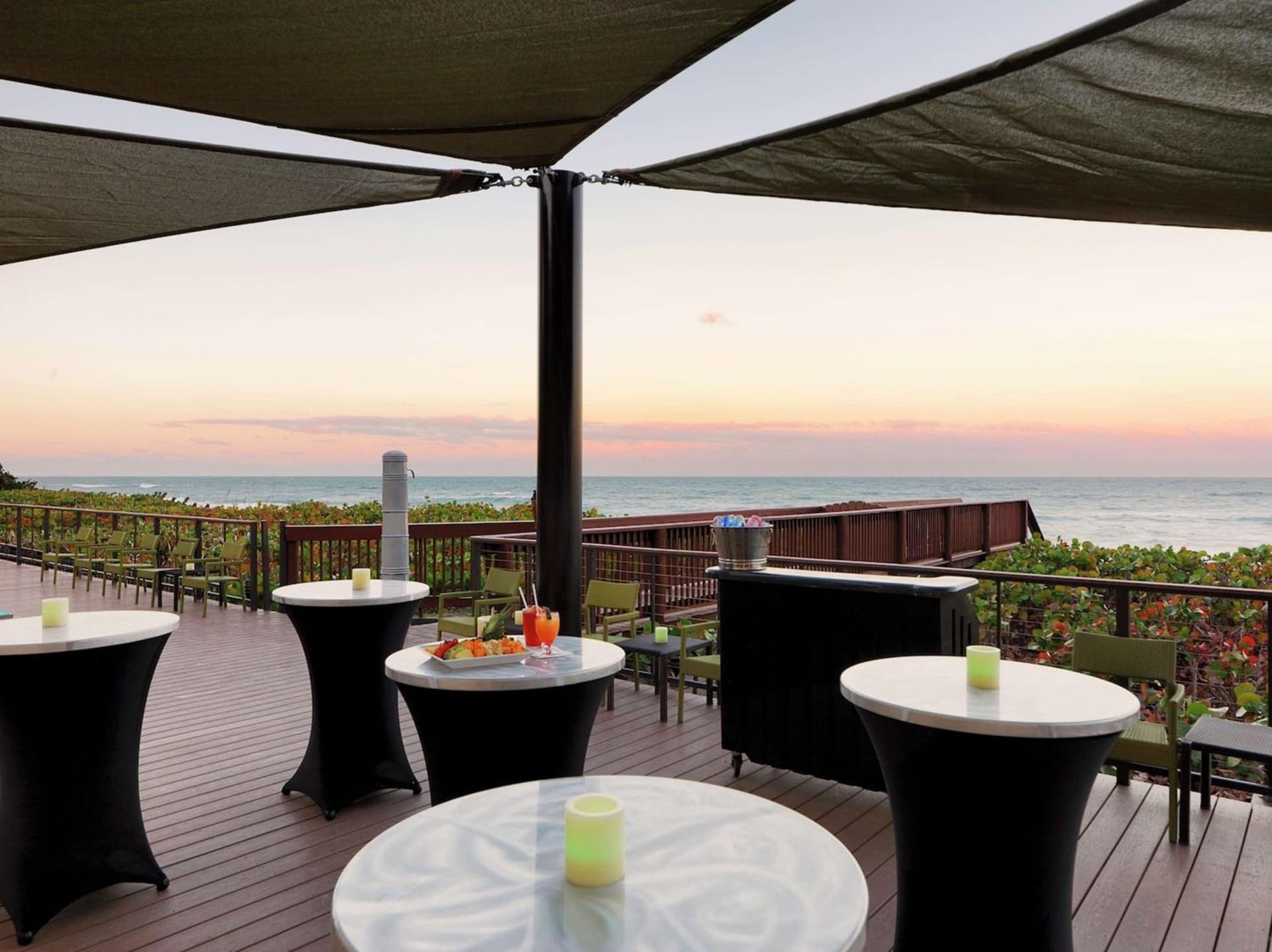 DoubleTree Suites by Hilton Melbourne Beach Oceanfront gallery photo in Melbourne, FL — image 33