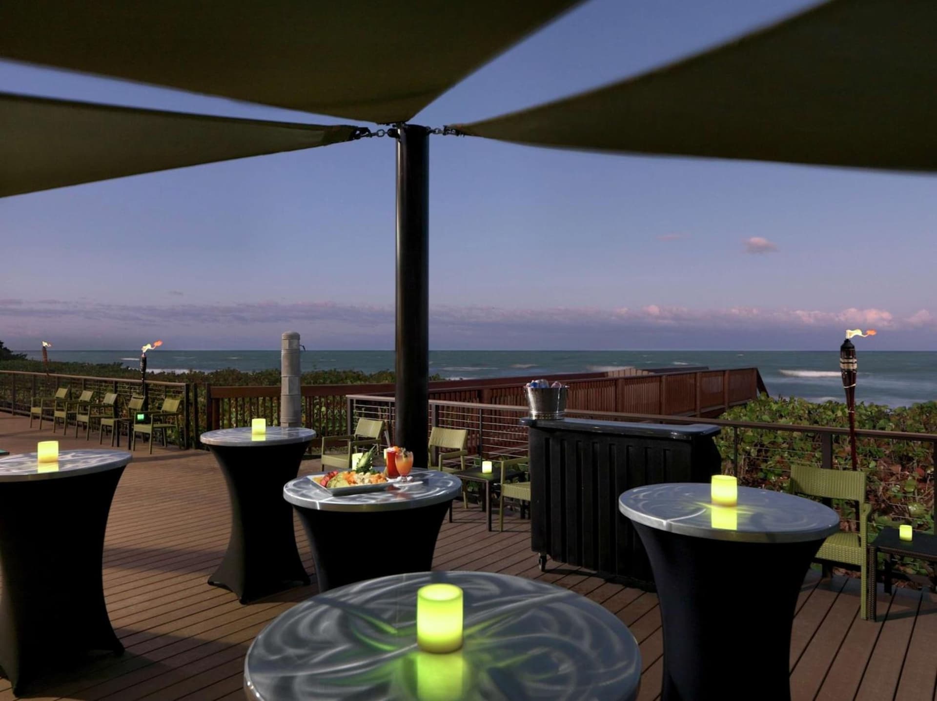 DoubleTree Suites by Hilton Melbourne Beach Oceanfront gallery photo in Melbourne, FL — image 112