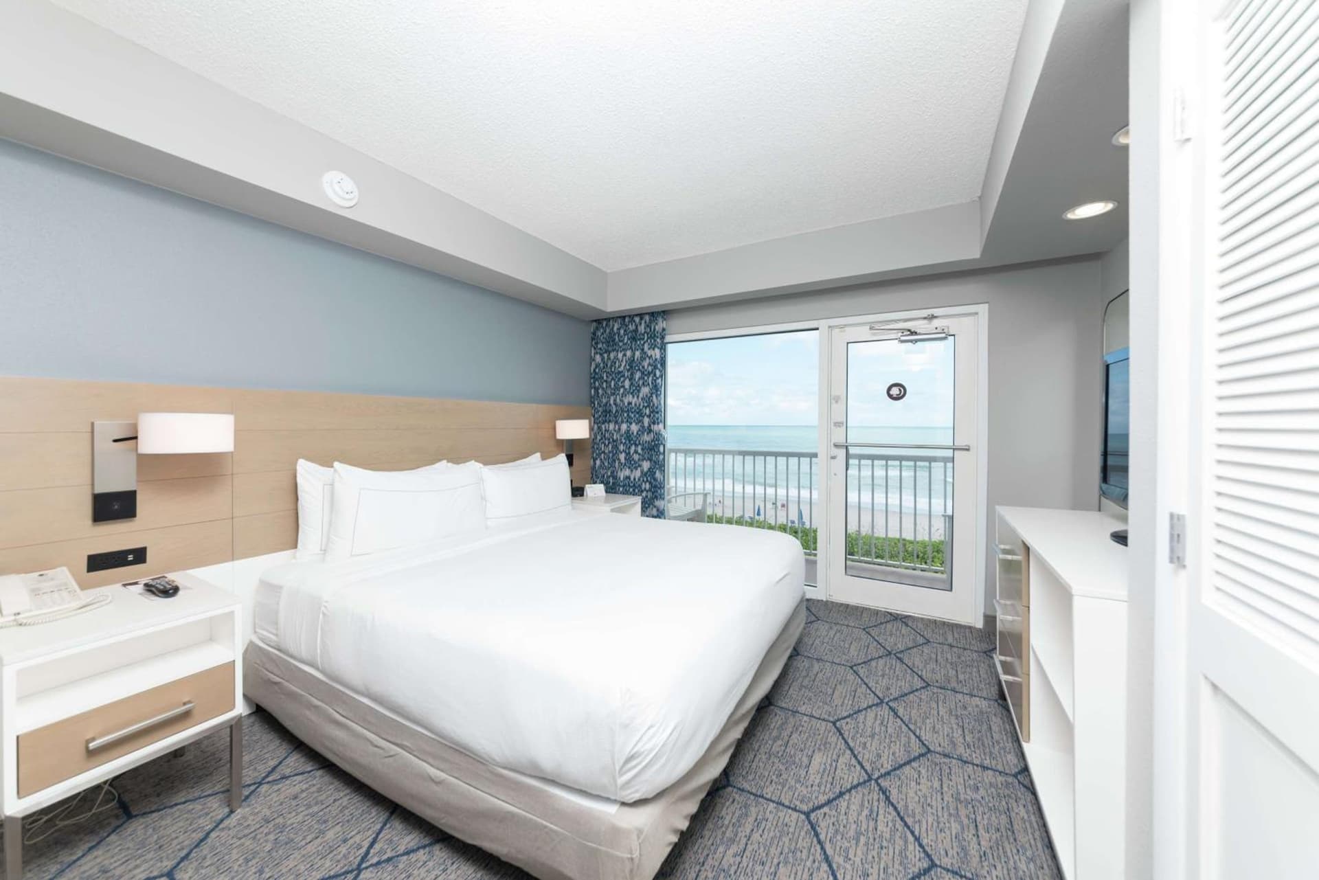 DoubleTree Suites by Hilton Melbourne Beach Oceanfront gallery photo in Melbourne, FL — image 29