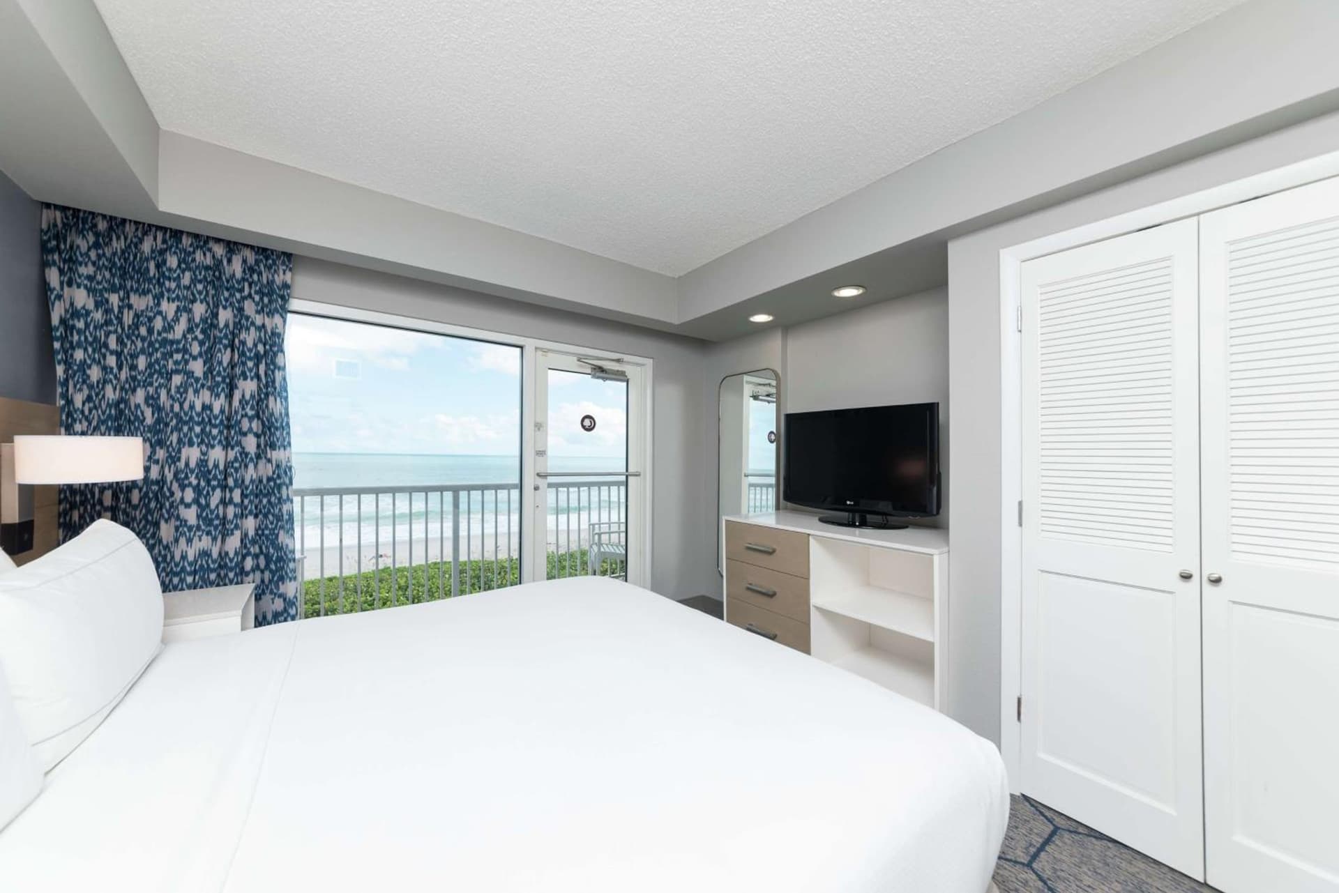 DoubleTree Suites by Hilton Melbourne Beach Oceanfront gallery photo in Melbourne, FL — image 127