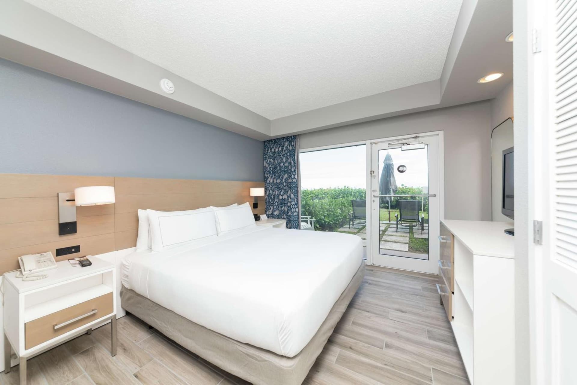 DoubleTree Suites by Hilton Melbourne Beach Oceanfront gallery photo in Melbourne, FL — image 64