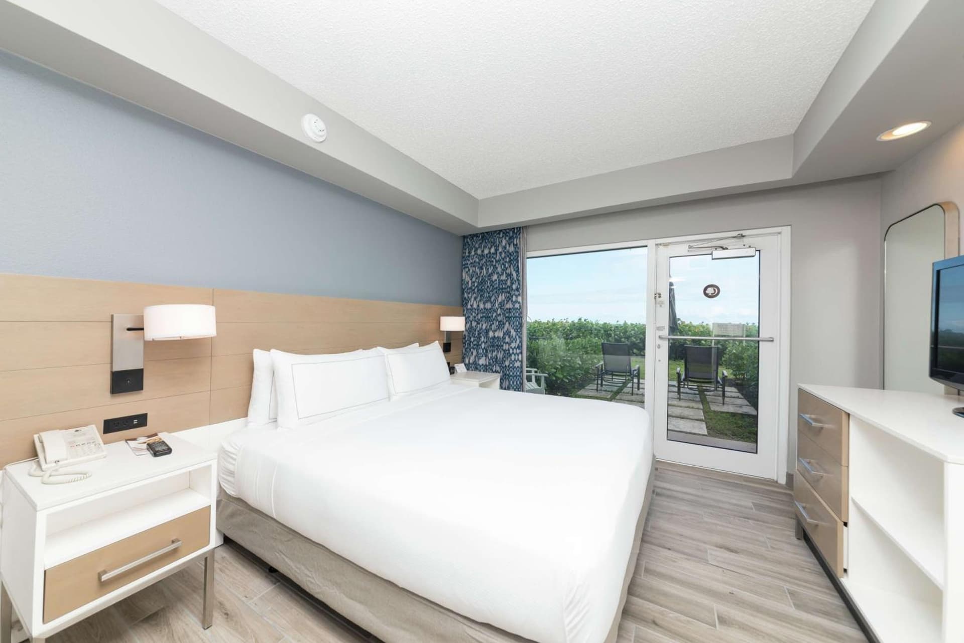 DoubleTree Suites by Hilton Melbourne Beach Oceanfront gallery photo in Melbourne, FL — image 158
