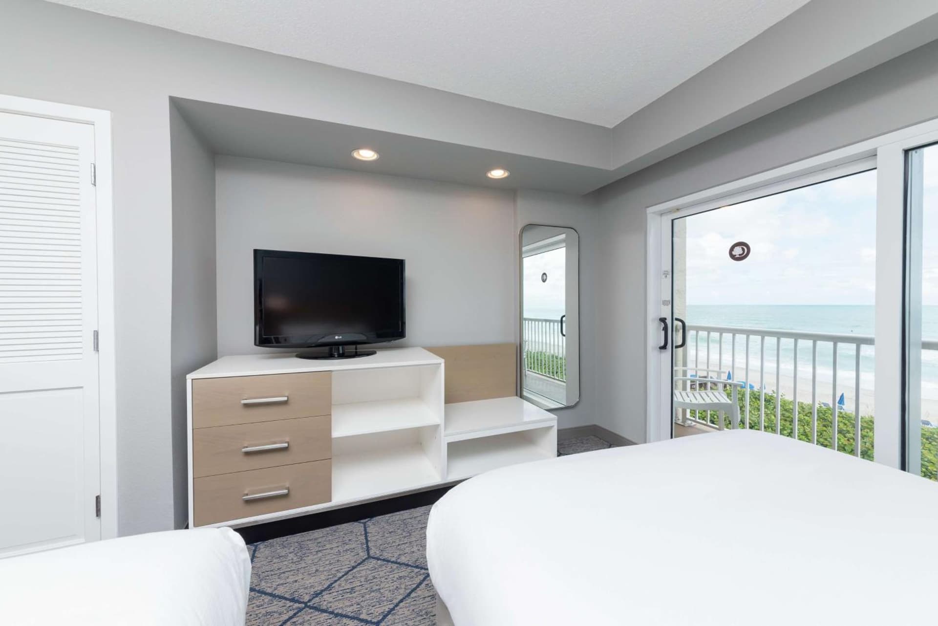 DoubleTree Suites by Hilton Melbourne Beach Oceanfront gallery photo in Melbourne, FL — image 94