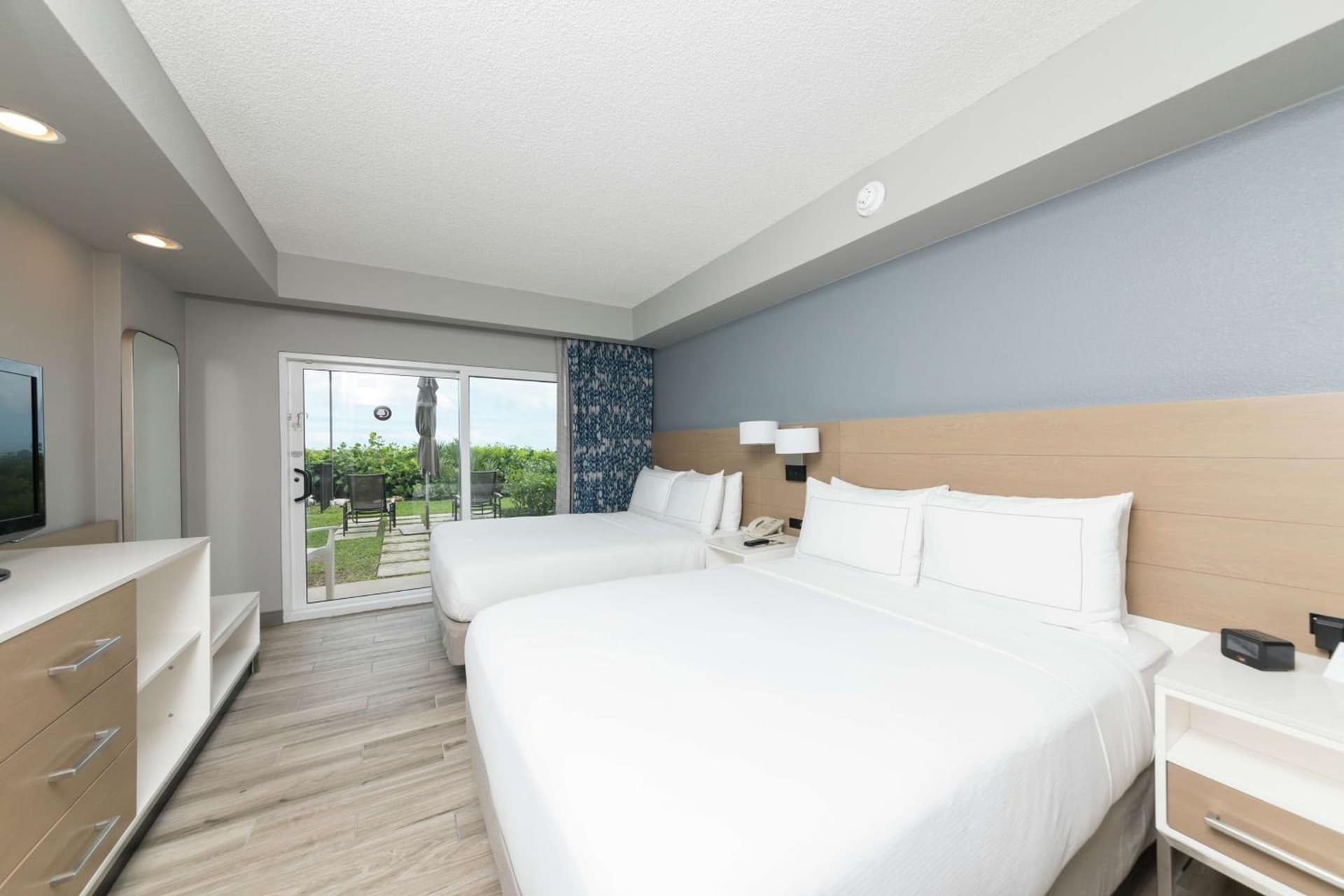 DoubleTree Suites by Hilton Melbourne Beach Oceanfront gallery photo in Melbourne, FL — image 121