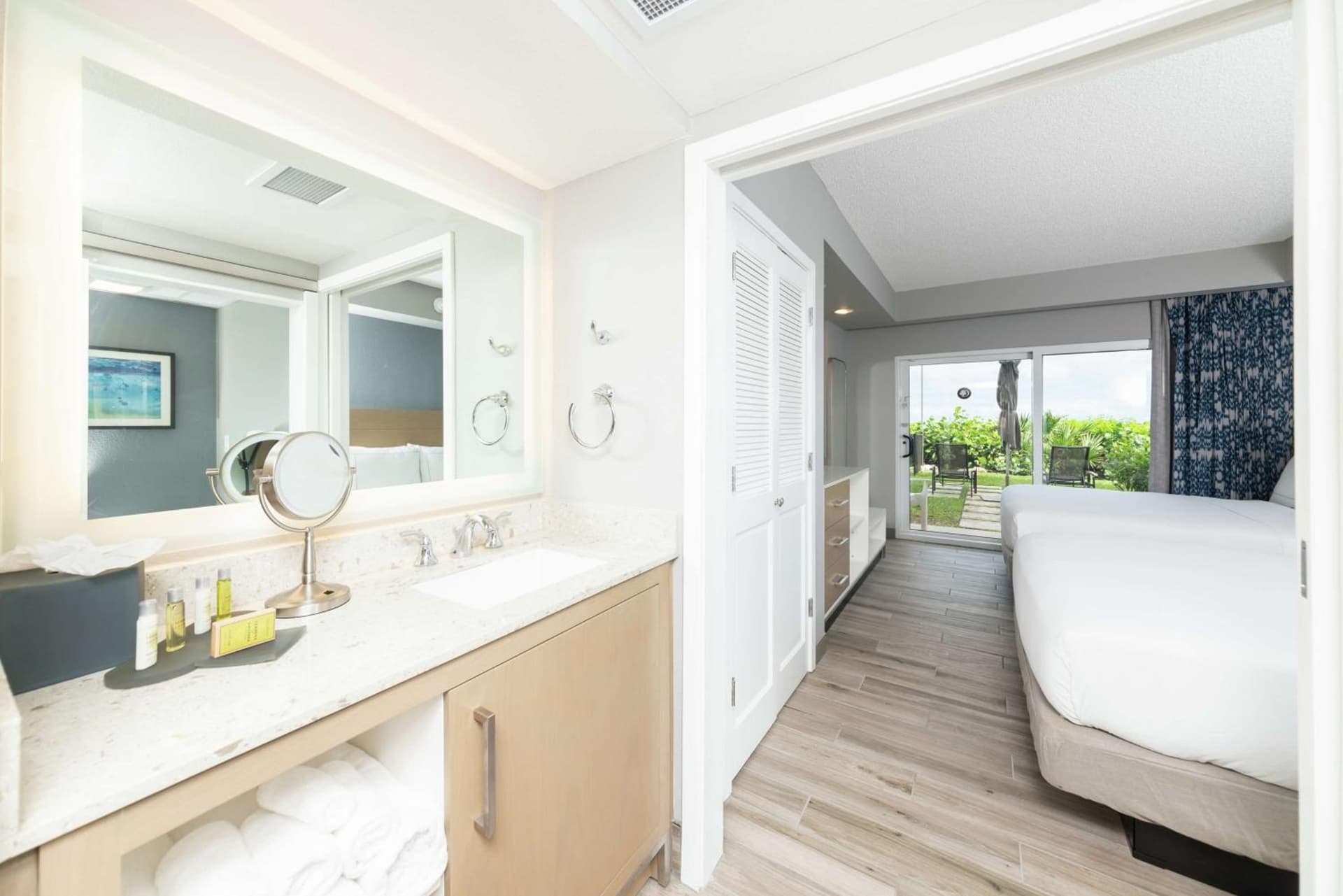 DoubleTree Suites by Hilton Melbourne Beach Oceanfront gallery photo in Melbourne, FL — image 23