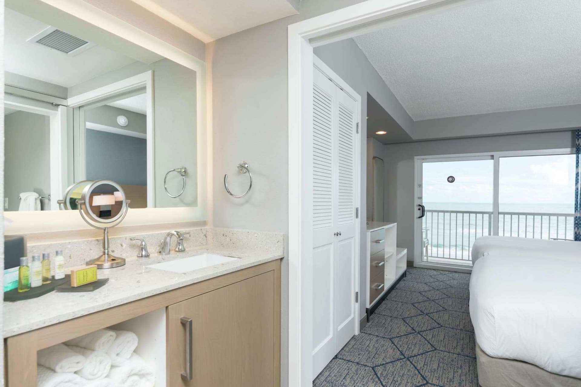 DoubleTree Suites by Hilton Melbourne Beach Oceanfront gallery photo in Melbourne, FL — image 45