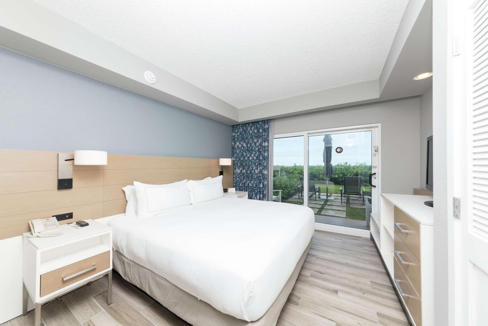 DoubleTree Suites by Hilton Melbourne Beach Oceanfront gallery photo in Melbourne, FL — image 137