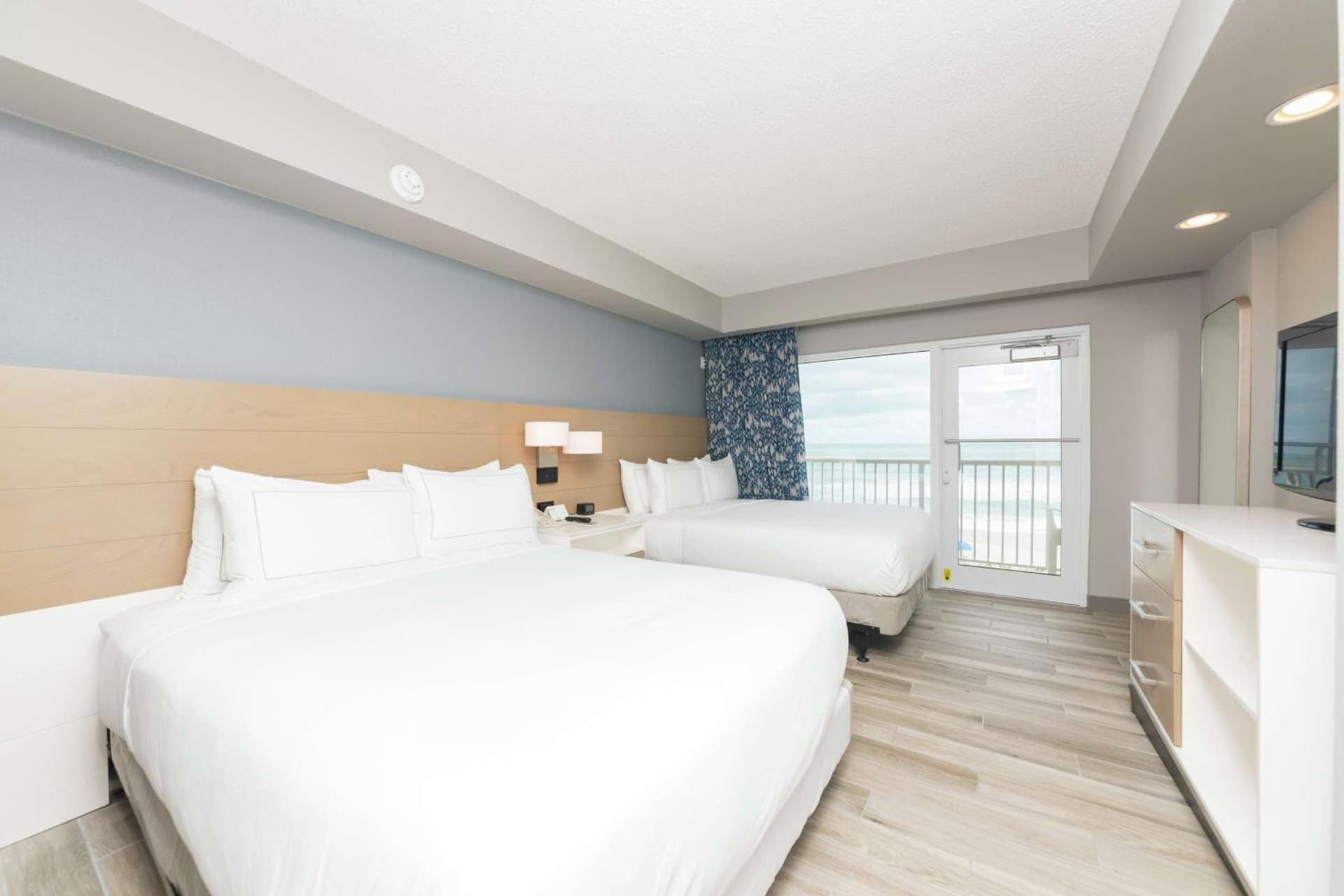 DoubleTree Suites by Hilton Melbourne Beach Oceanfront gallery photo in Melbourne, FL — image 5