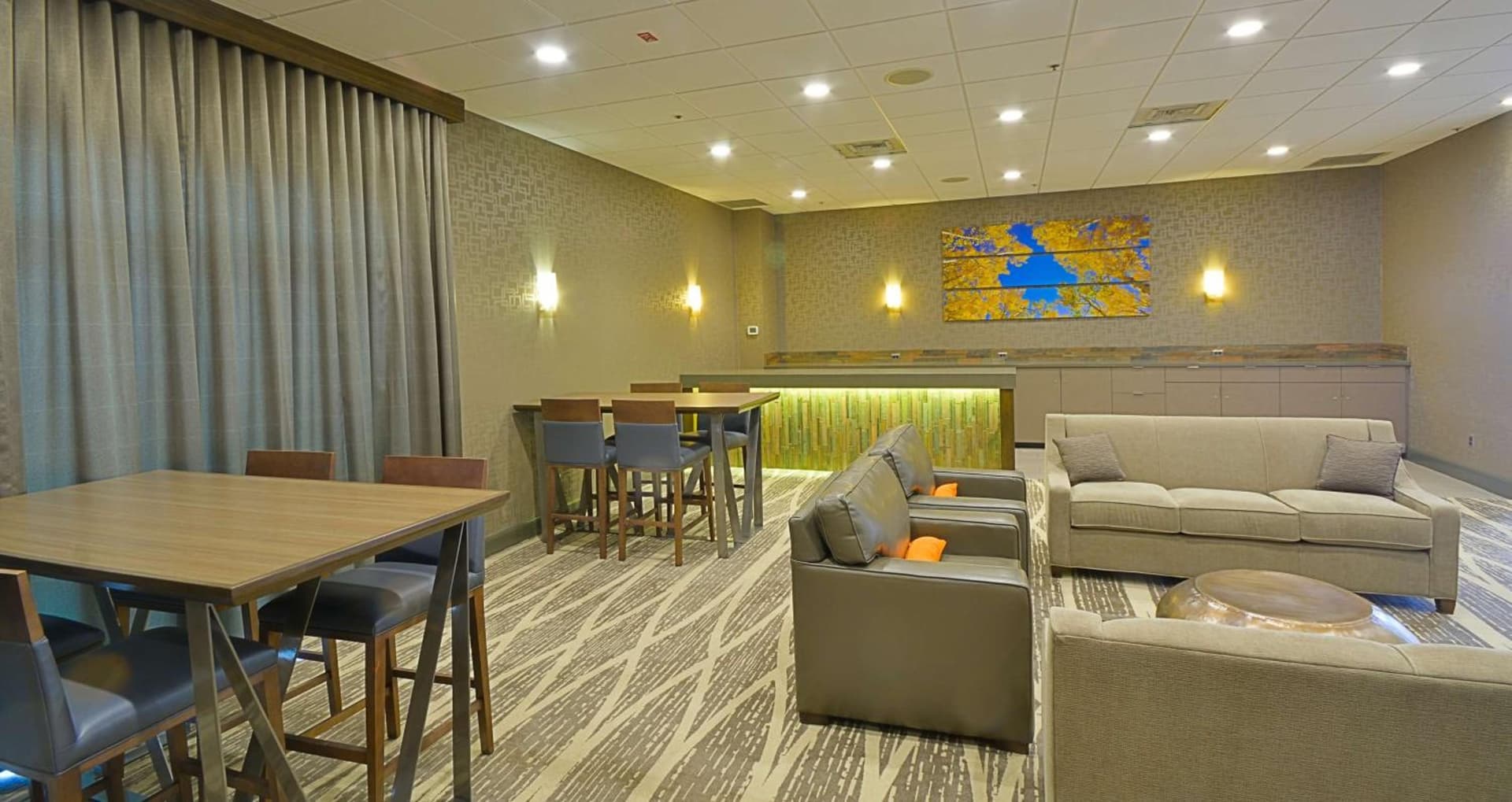 Embassy Suites by Hilton Denver Central Park gallery photo in Denver, CO — image 12