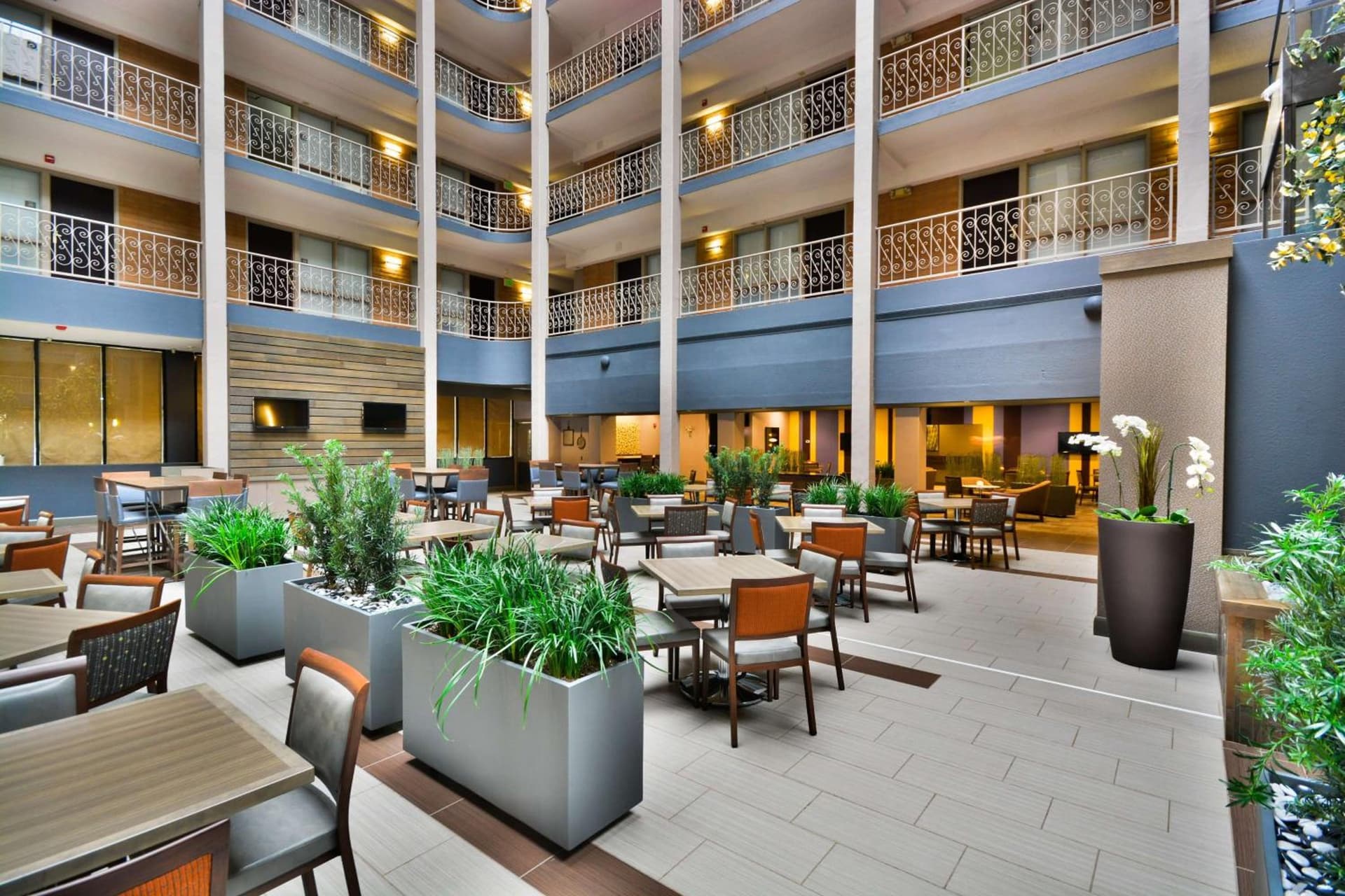 Embassy Suites by Hilton Denver Central Park gallery photo in Denver, CO — image 17