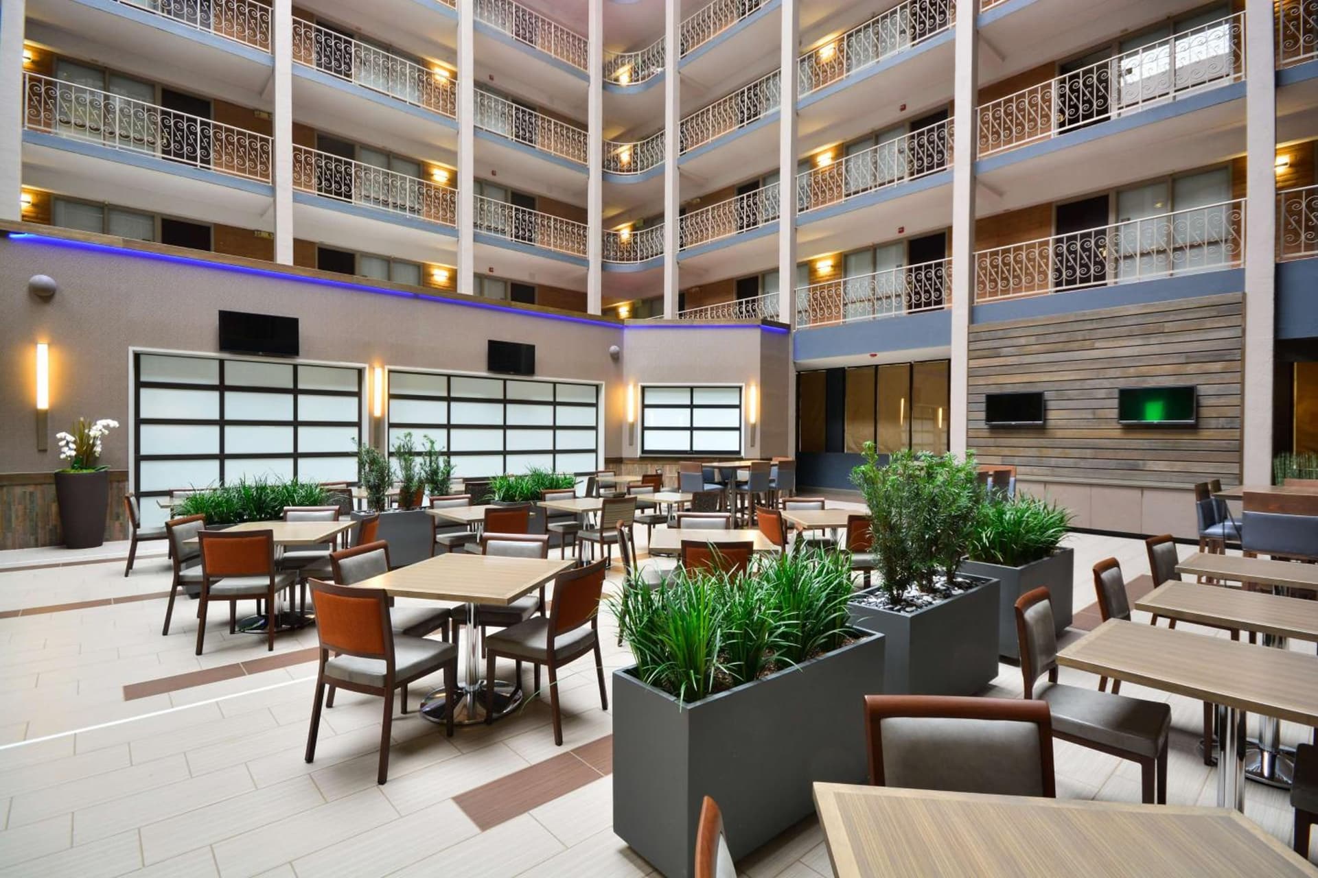 Embassy Suites by Hilton Denver Central Park gallery photo in Denver, CO — image 11