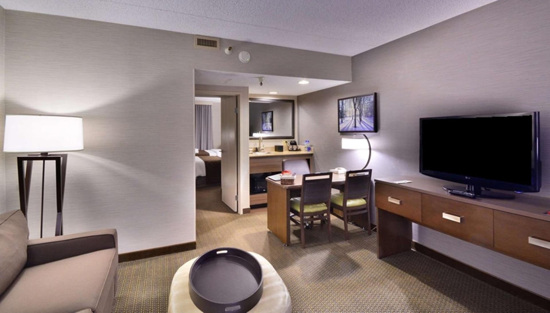 Embassy Suites by Hilton Denver Central Park gallery photo in Denver, CO — image 7