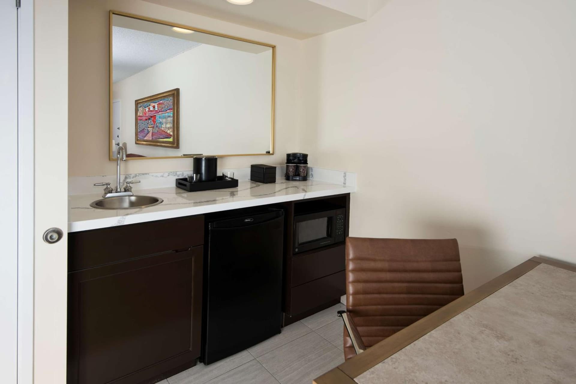 Embassy Suites by Hilton Phoenix Scottsdale gallery photo in Phoenix, AZ — image 23