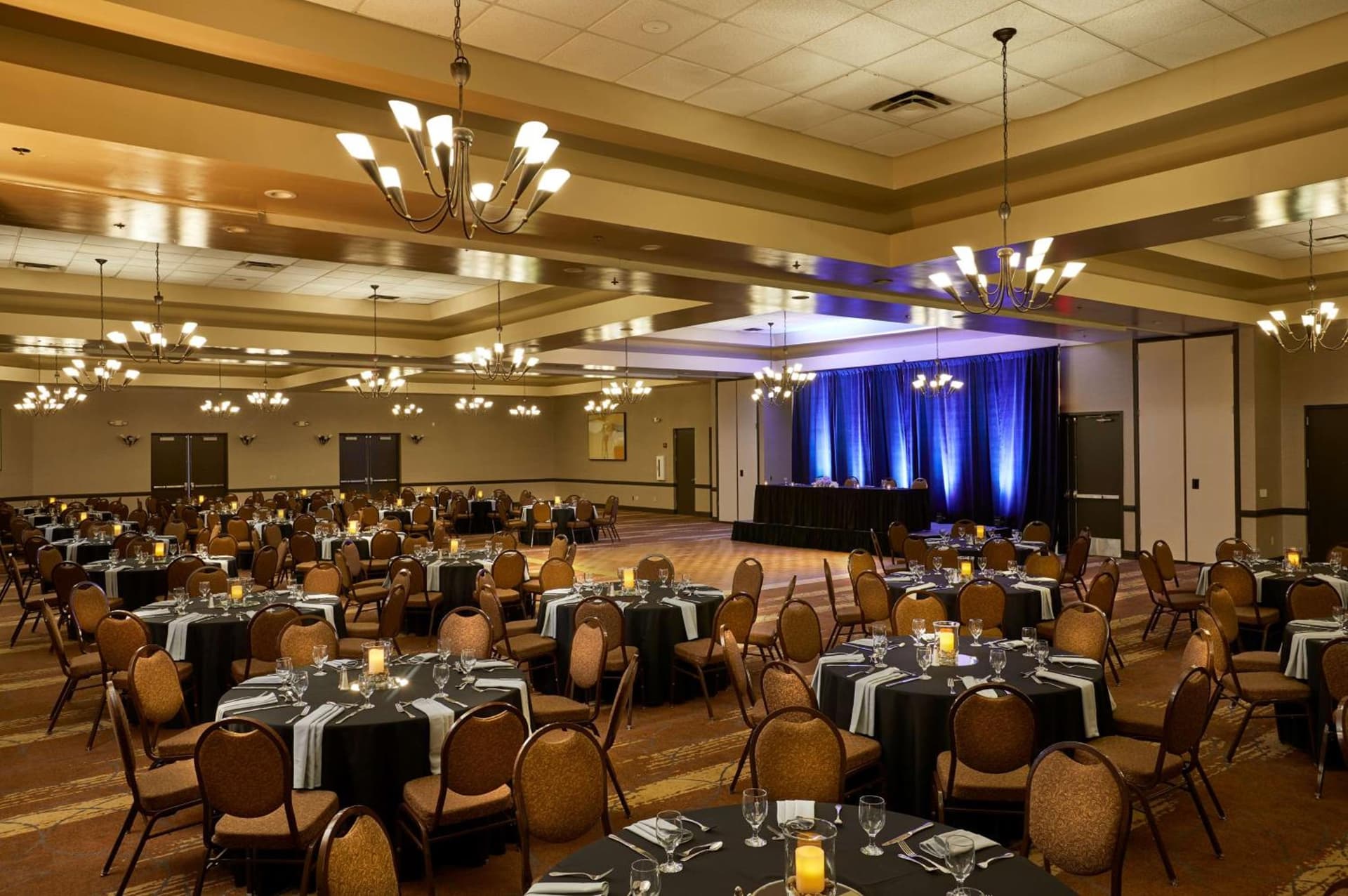 Embassy Suites by Hilton Phoenix Scottsdale gallery photo in Phoenix, AZ — image 13