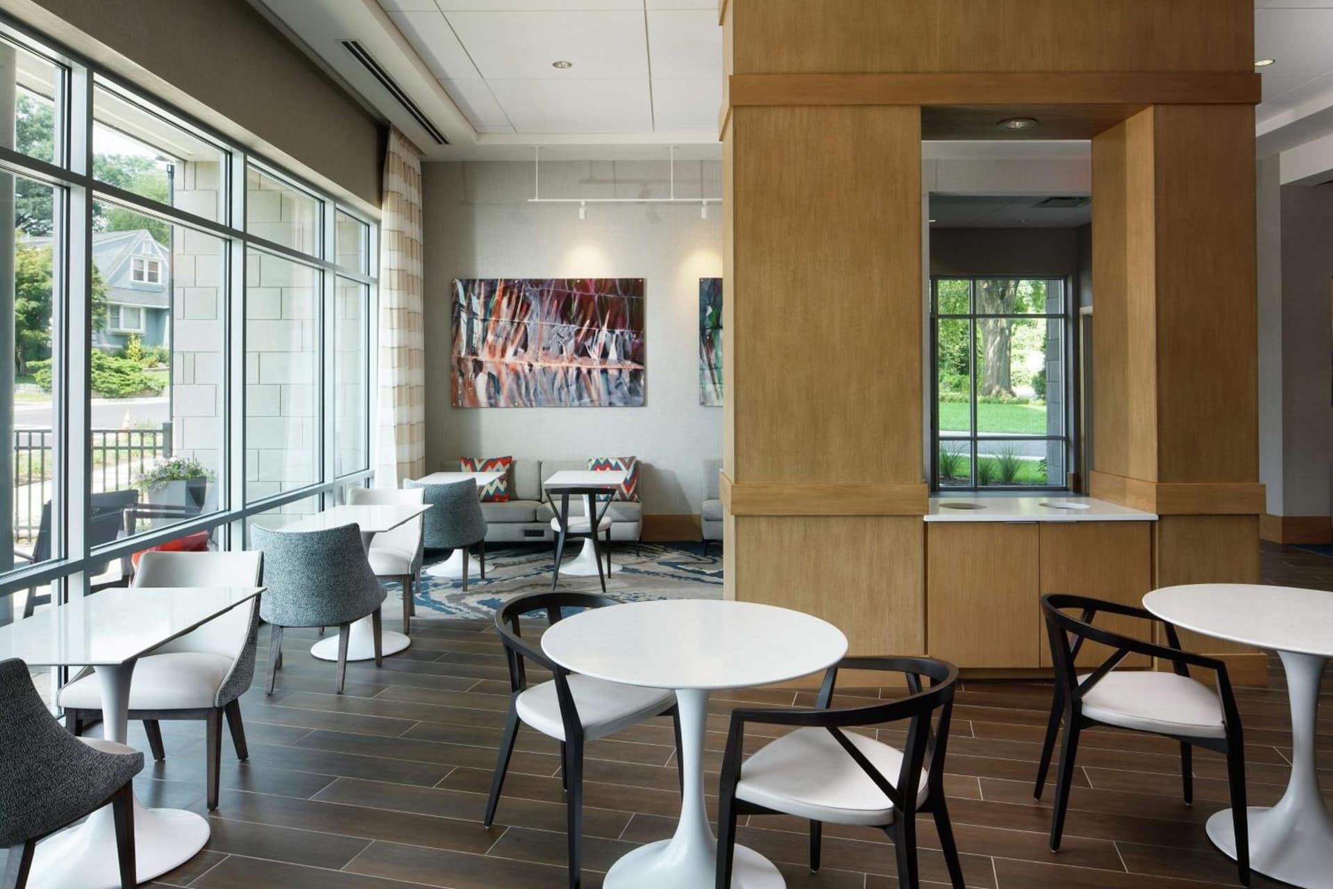 Hampton Inn & Suites Teaneck/Glenpointe gallery photo in Teaneck — image 13