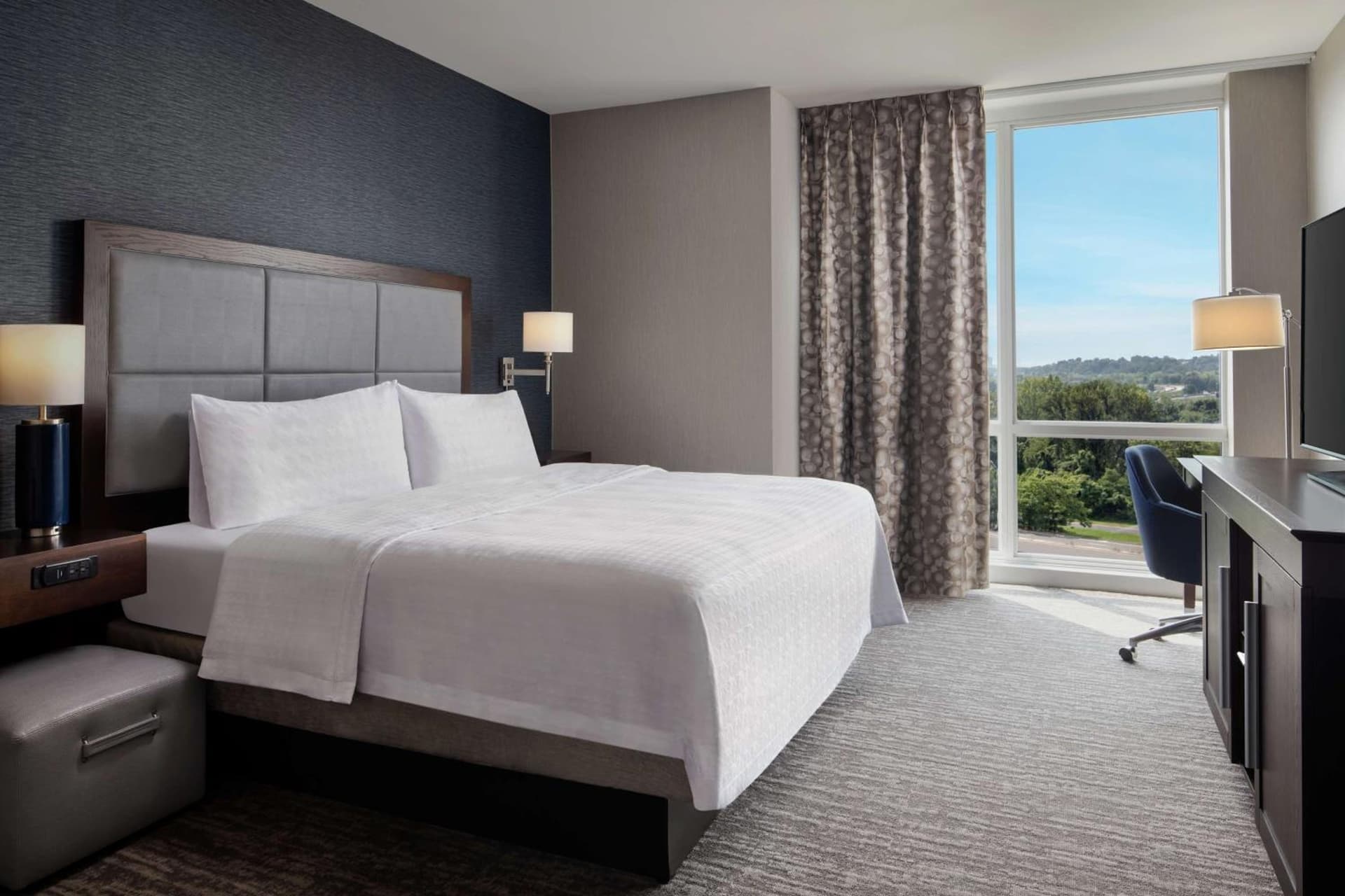 Hampton Inn & Suites Teaneck/Glenpointe gallery photo in Teaneck — image 38