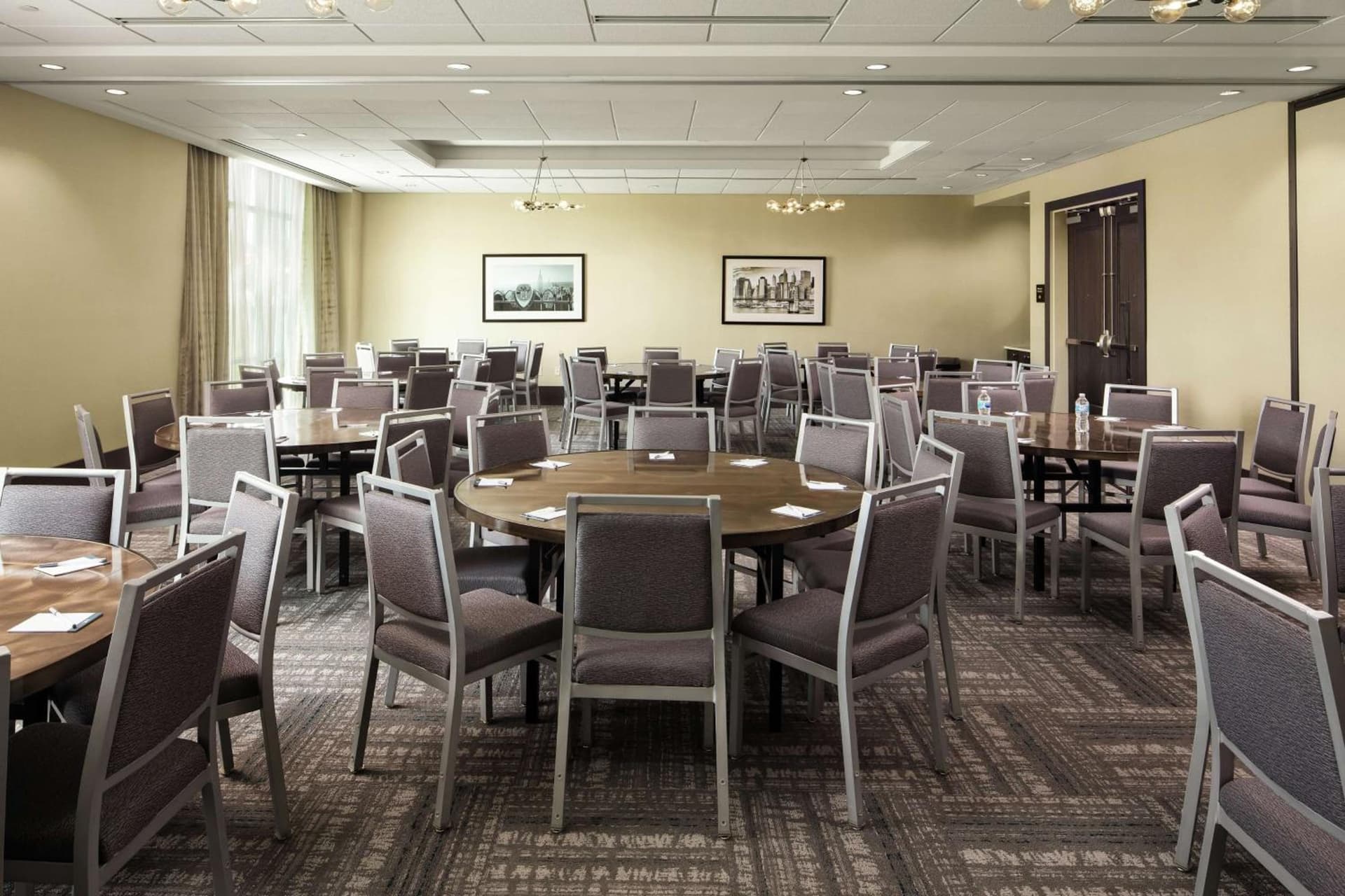 Hampton Inn & Suites Teaneck/Glenpointe gallery photo in Teaneck — image 14