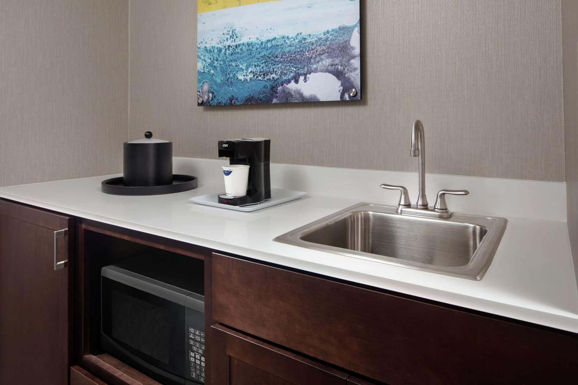 Hampton Inn & Suites Teaneck/Glenpointe gallery photo in Teaneck — image 16