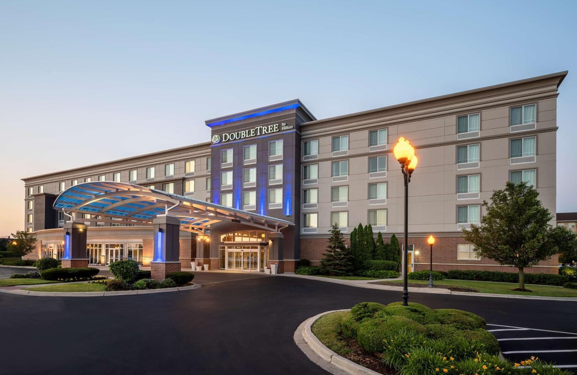 DoubleTree by Hilton Chicago Midway Airport, IL featured exterior or lobby in Bedford Park, IL — similar hotel