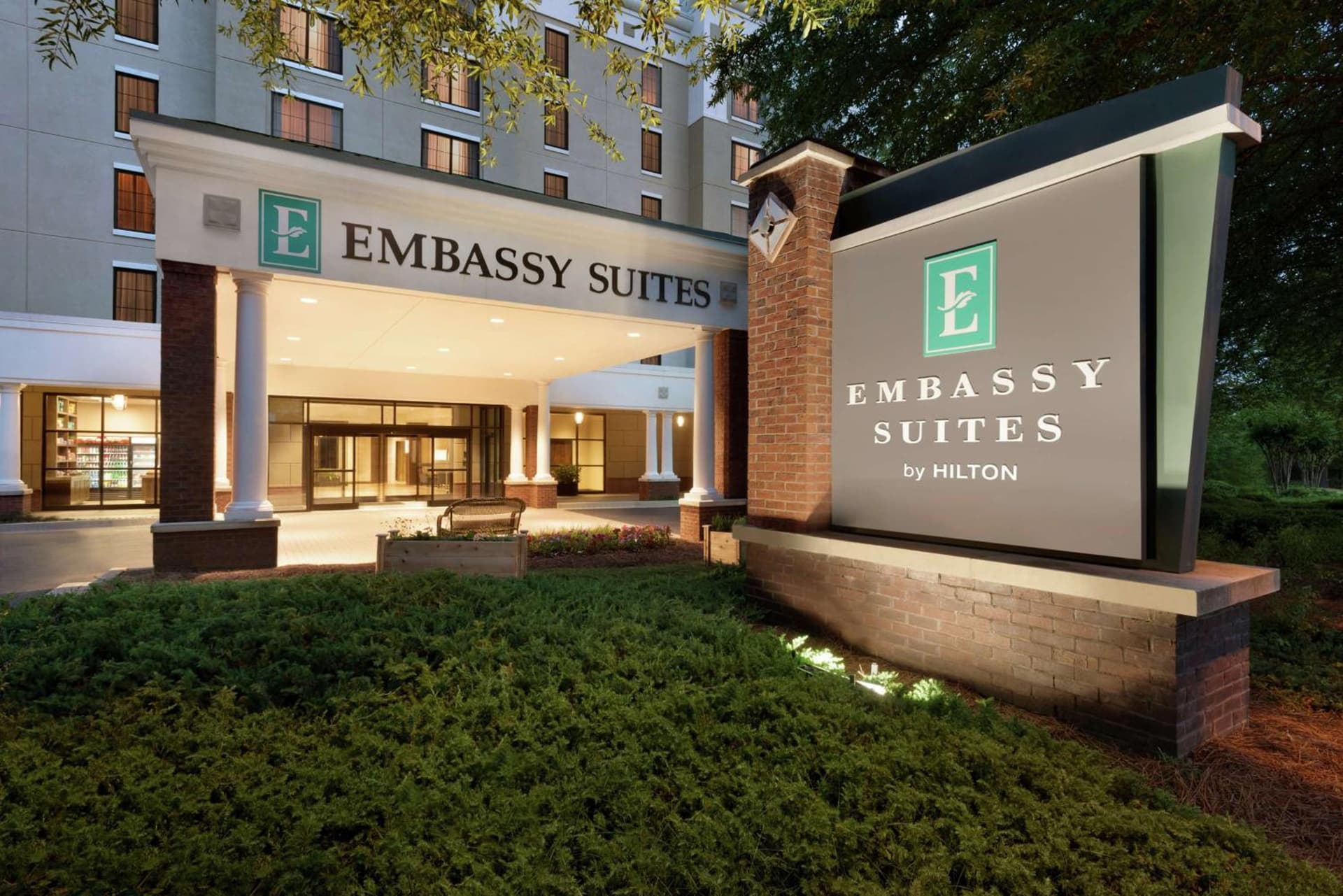 Embassy Suites by Hilton Atlanta Alpharetta interior in Alpharetta, GA — gallery photo 2