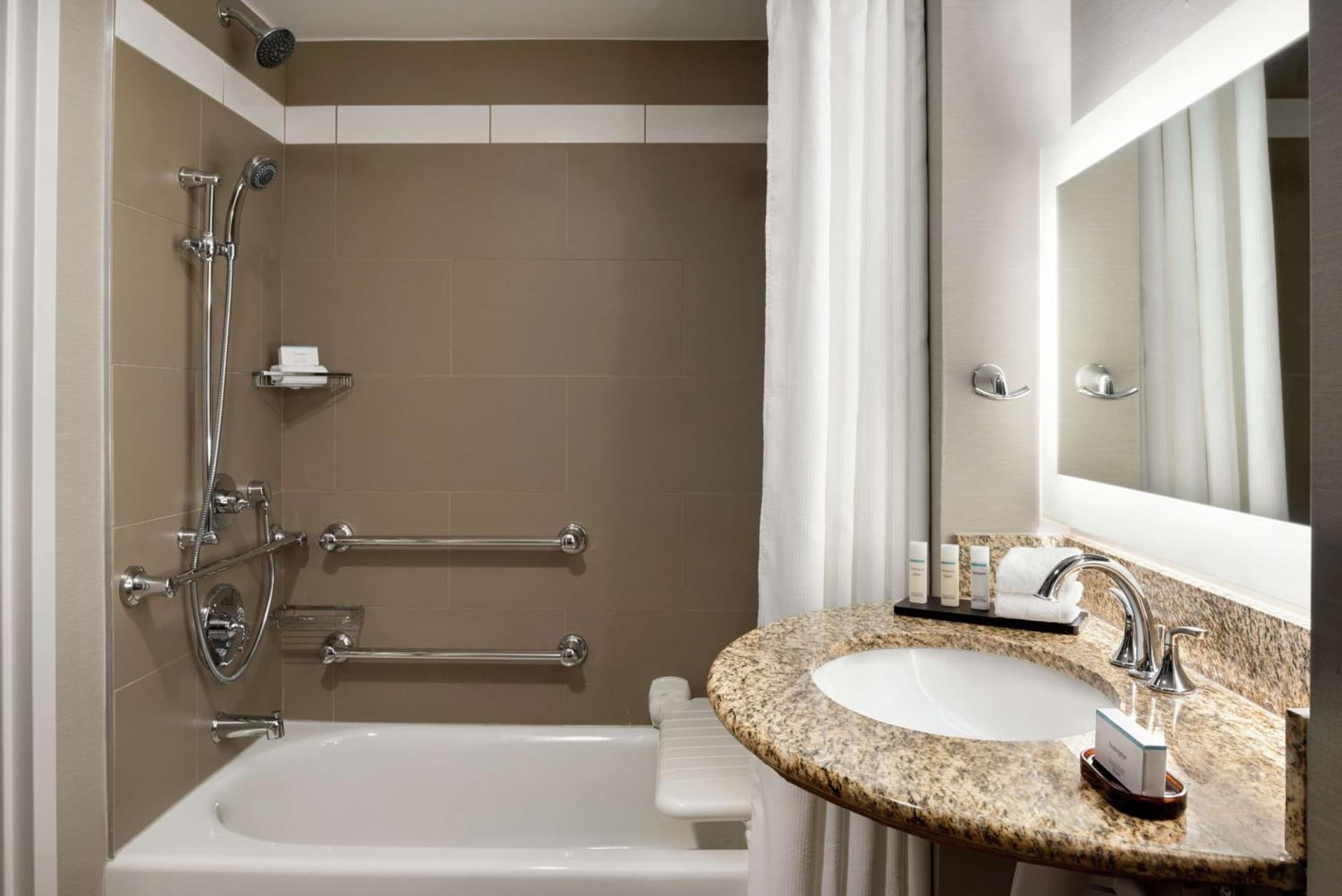 Embassy Suites by Hilton Atlanta Alpharetta gallery photo in Alpharetta, GA — image 9