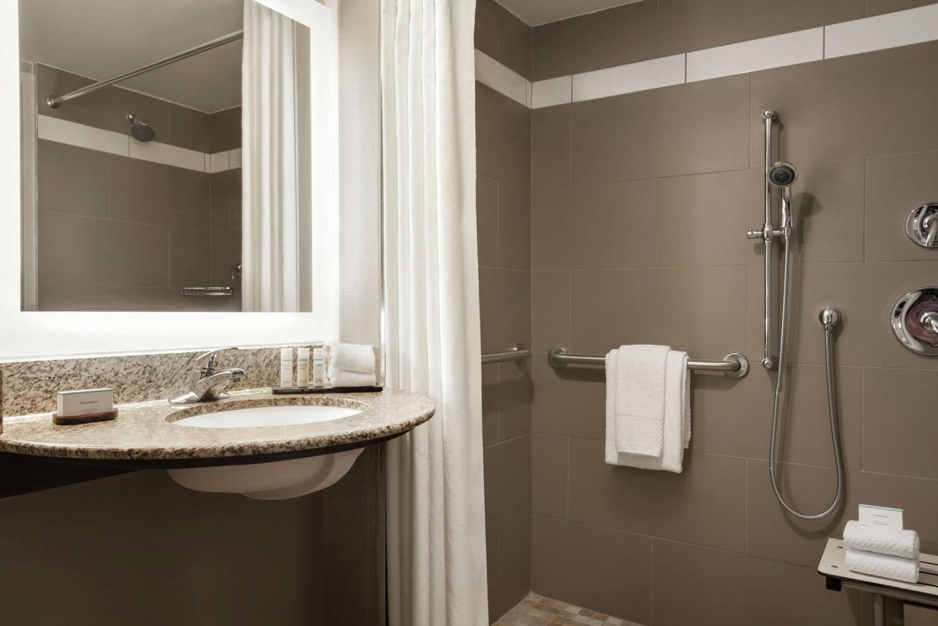 Embassy Suites by Hilton Atlanta Alpharetta gallery photo in Alpharetta, GA — image 26