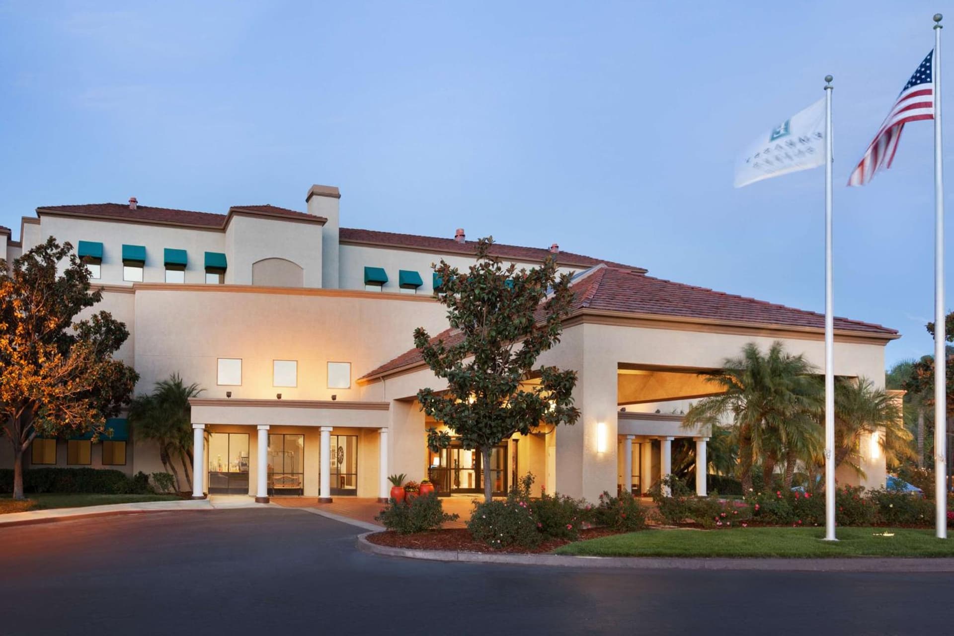 Embassy Suites by Hilton Temecula Valley Wine Country interior in Temecula, CA — gallery photo 2