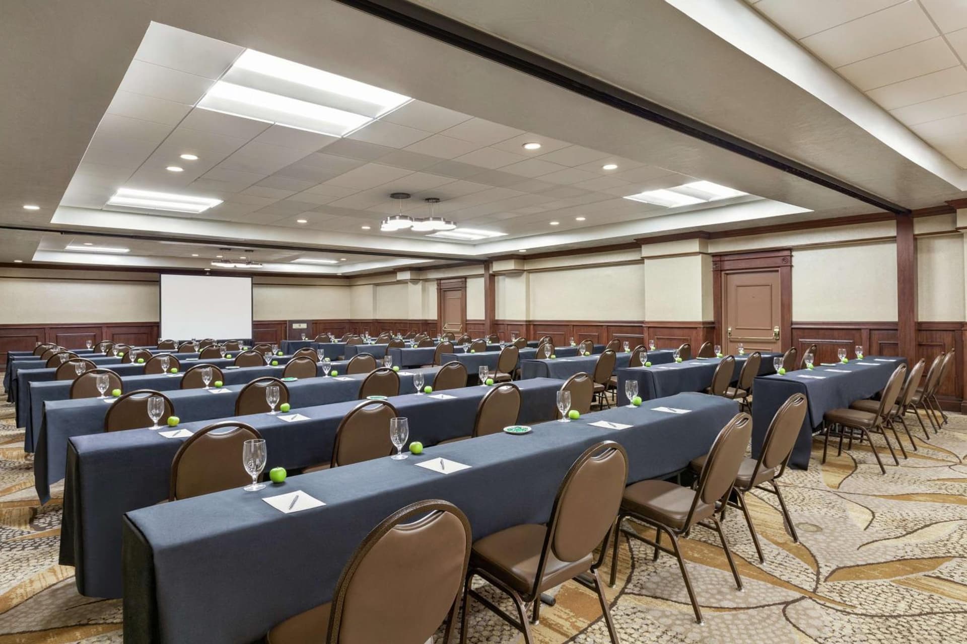 Embassy Suites by Hilton Santa Ana Orange County Airport gallery photo in Santa Ana, CA — image 47
