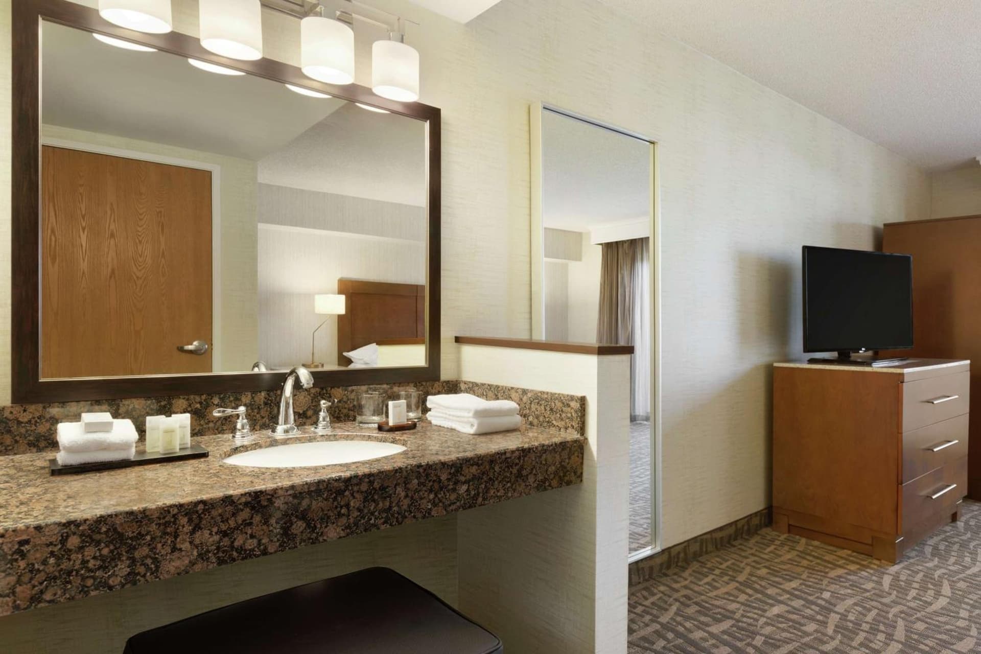 Embassy Suites by Hilton Santa Ana Orange County Airport gallery photo in Santa Ana, CA — image 19