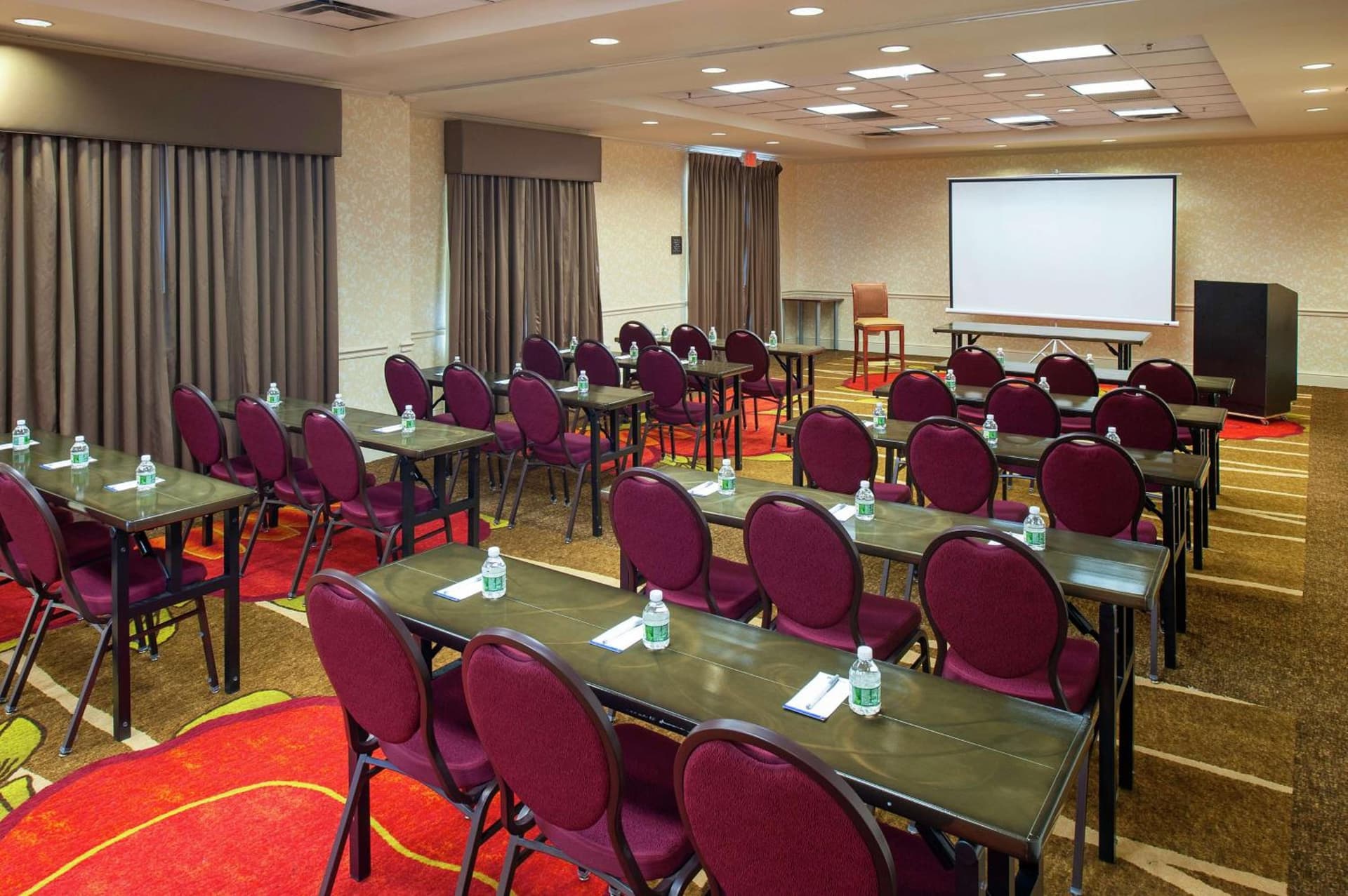 Hilton Garden Inn Allentown Bethlehem Airport interior in Allentown, PA — gallery photo 2