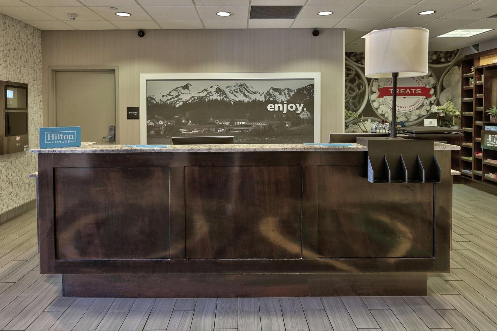 Hampton Inn & Suites Albuquerque Airport gallery photo in Albuquerque, NM — image 12