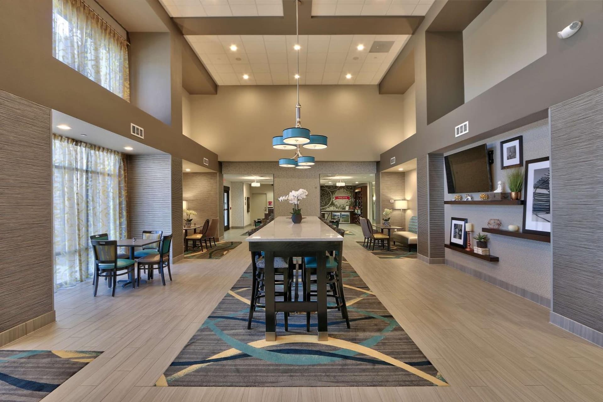 Hampton Inn & Suites Albuquerque Airport gallery photo in Albuquerque, NM — image 8