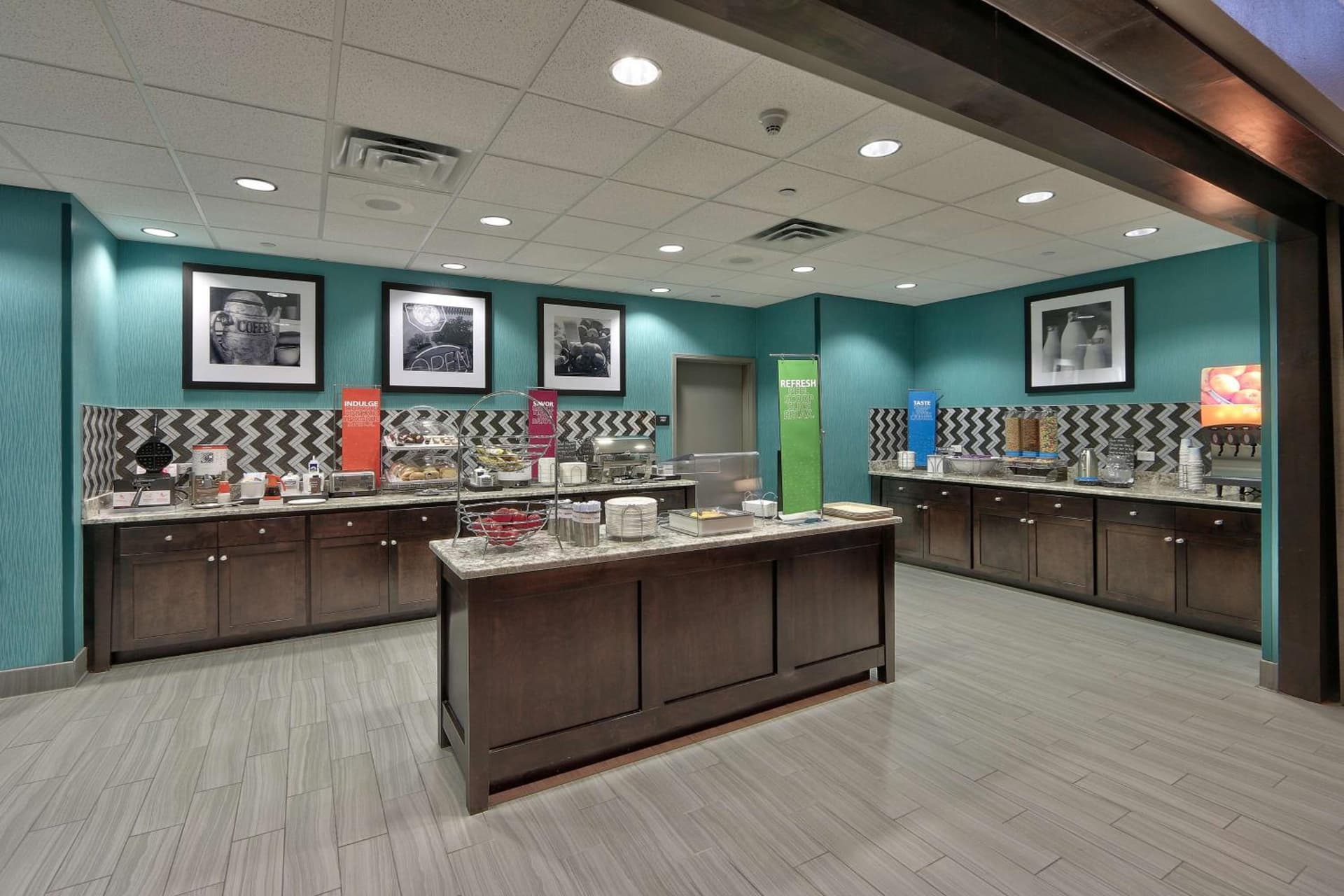 Hampton Inn & Suites Albuquerque Airport gallery photo in Albuquerque, NM — image 23