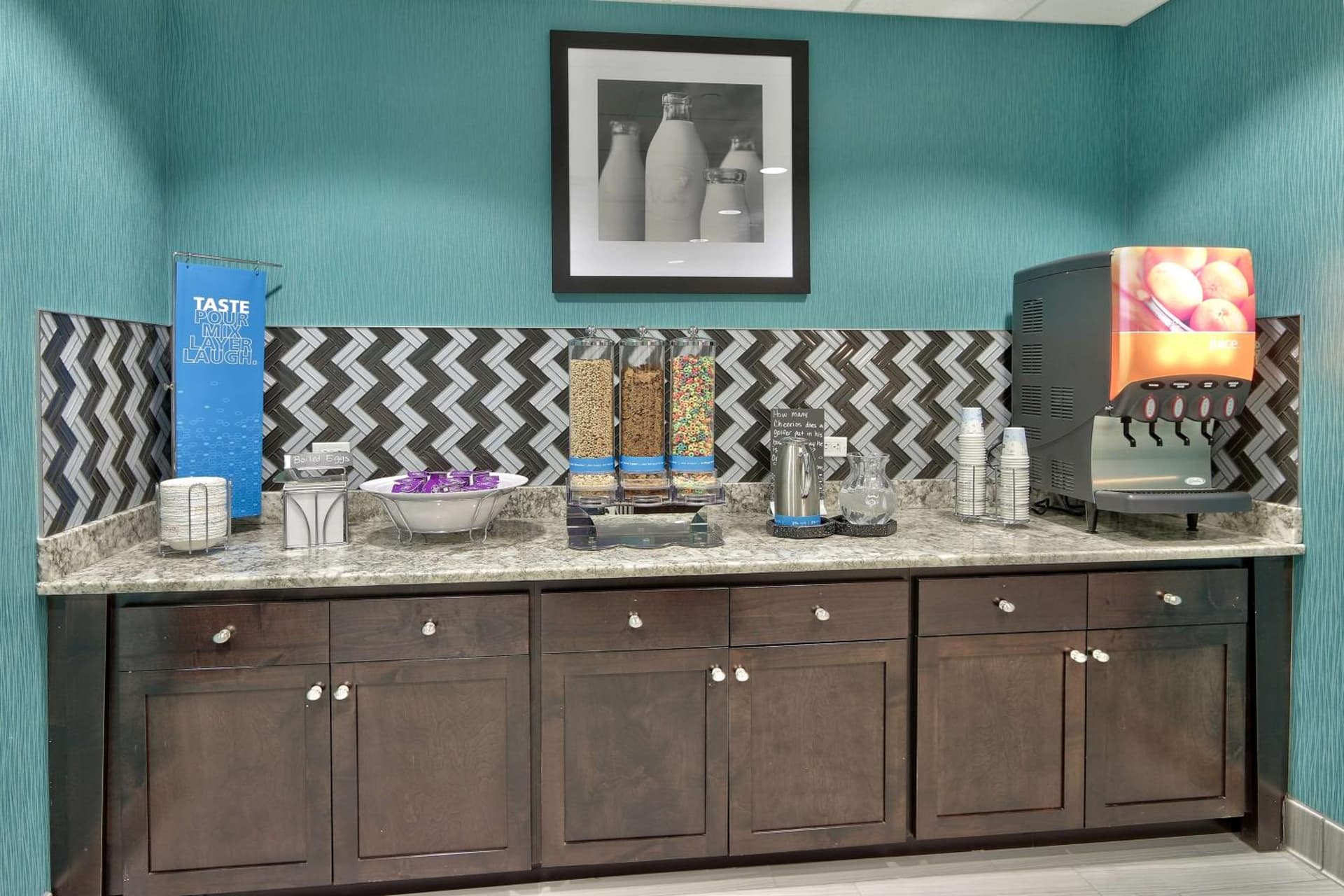 Hampton Inn & Suites Albuquerque Airport gallery photo in Albuquerque, NM — image 29