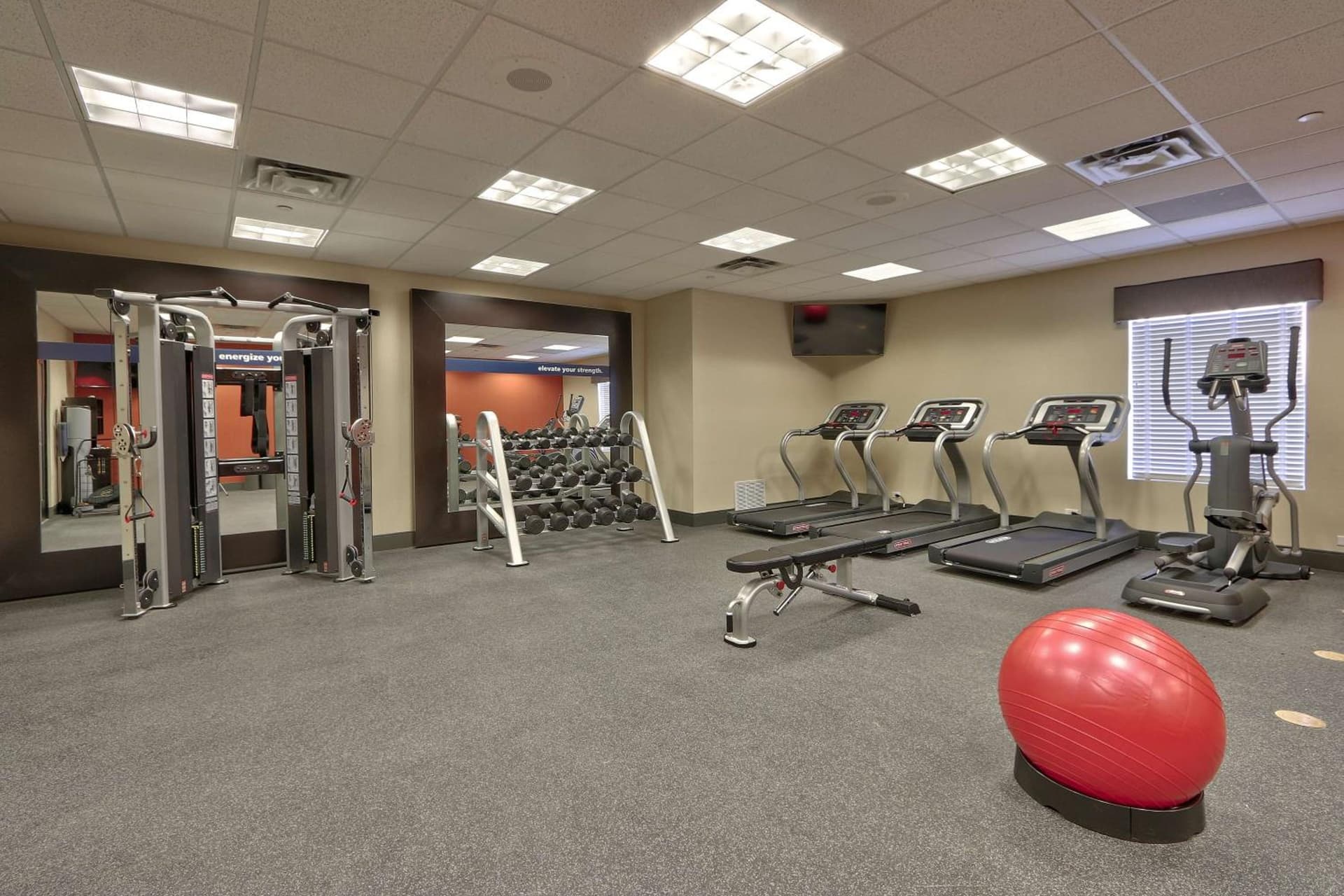 Hampton Inn & Suites Albuquerque Airport gallery photo in Albuquerque, NM — image 35